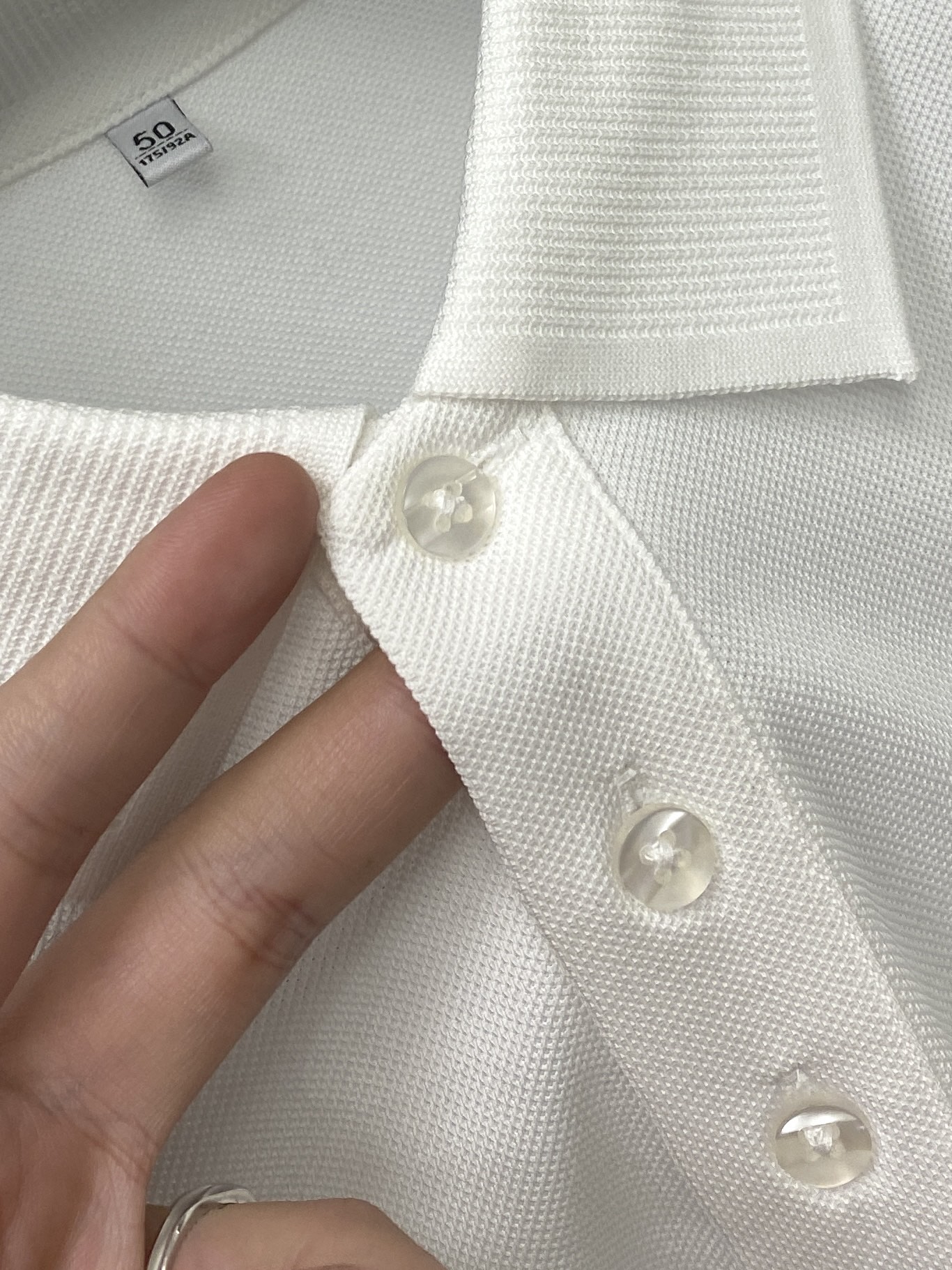 Loro Piana、2026新品短袖T恤，帅气时尚，胸前精致刺绣字母logo，简约百搭款。面料棉 不仅