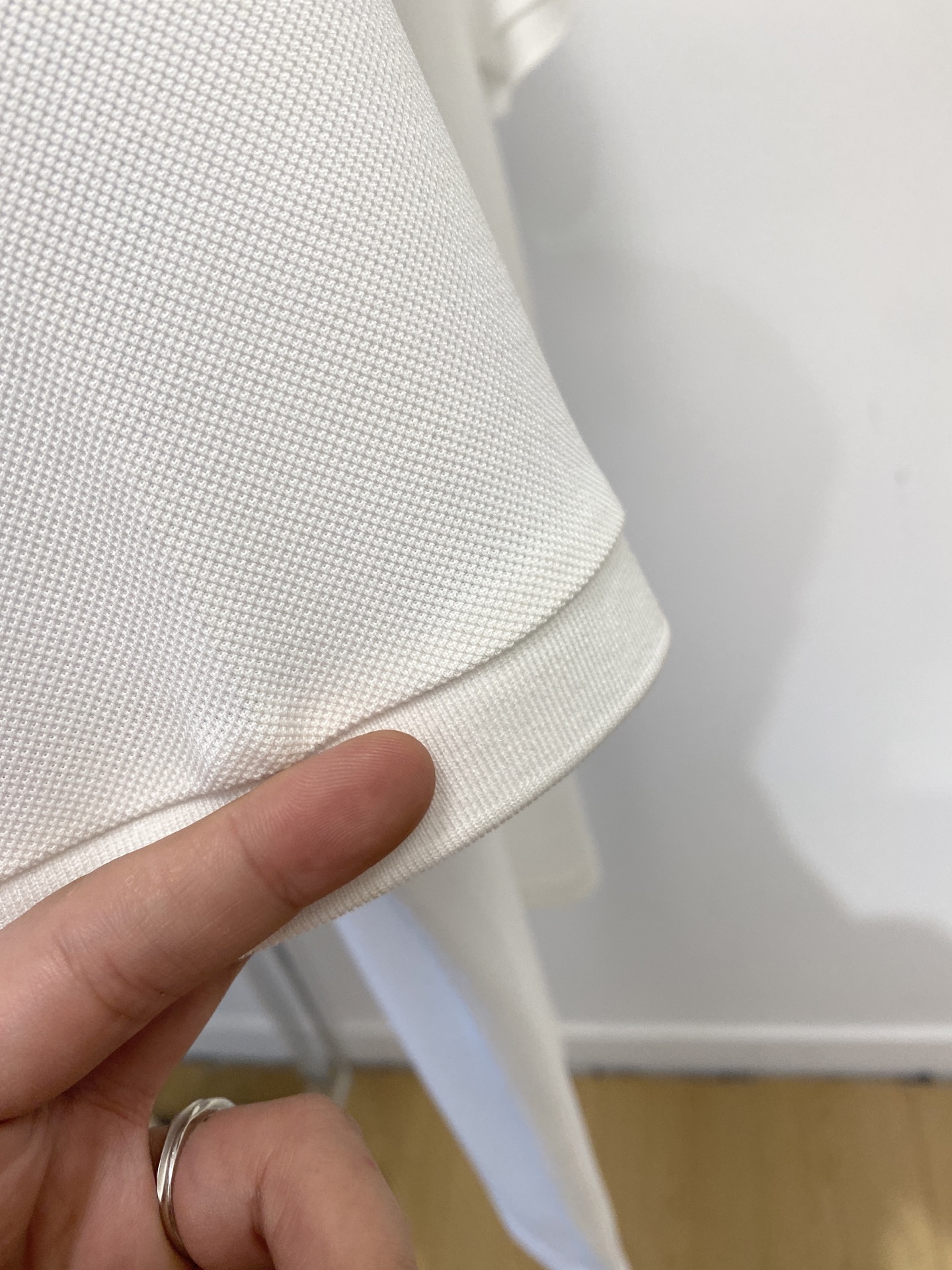 Loro Piana、2026新品短袖T恤，帅气时尚，胸前精致刺绣字母logo，简约百搭款。面料棉 不仅