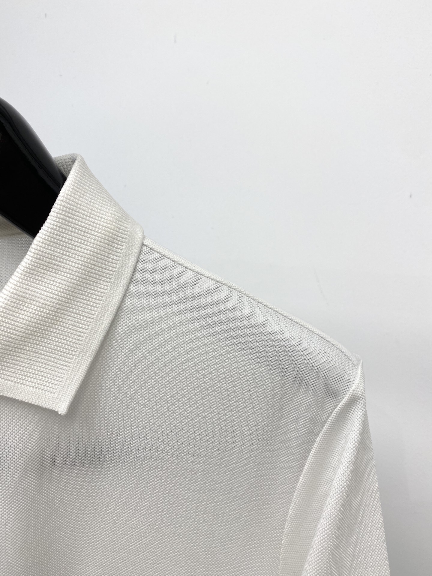 Loro Piana、2026新品短袖T恤，帅气时尚，胸前精致刺绣字母logo，简约百搭款。面料棉 不仅