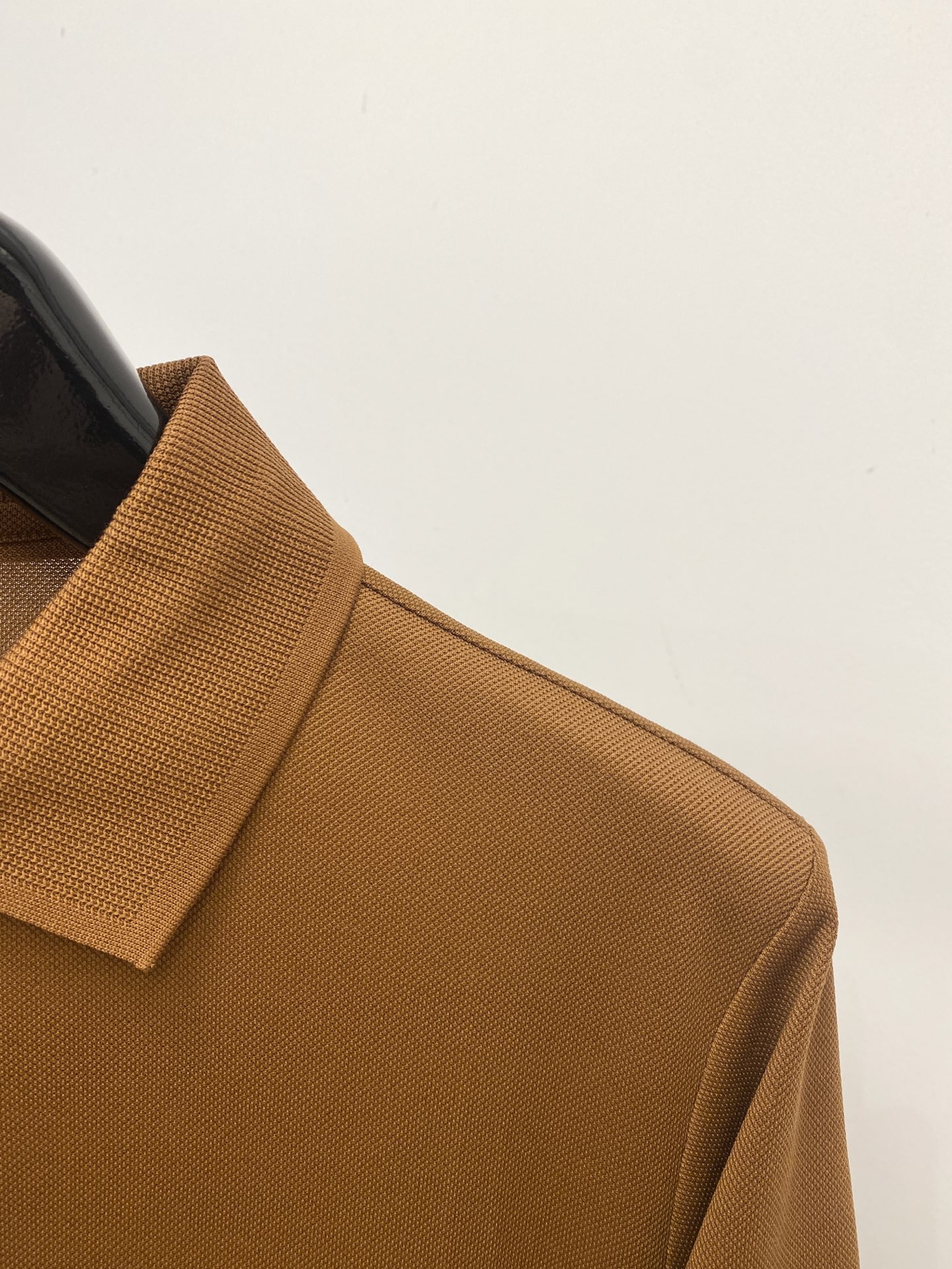 Loro Piana、2026新品短袖T恤，帅气时尚，胸前精致刺绣字母logo，简约百搭款。面料棉 不仅