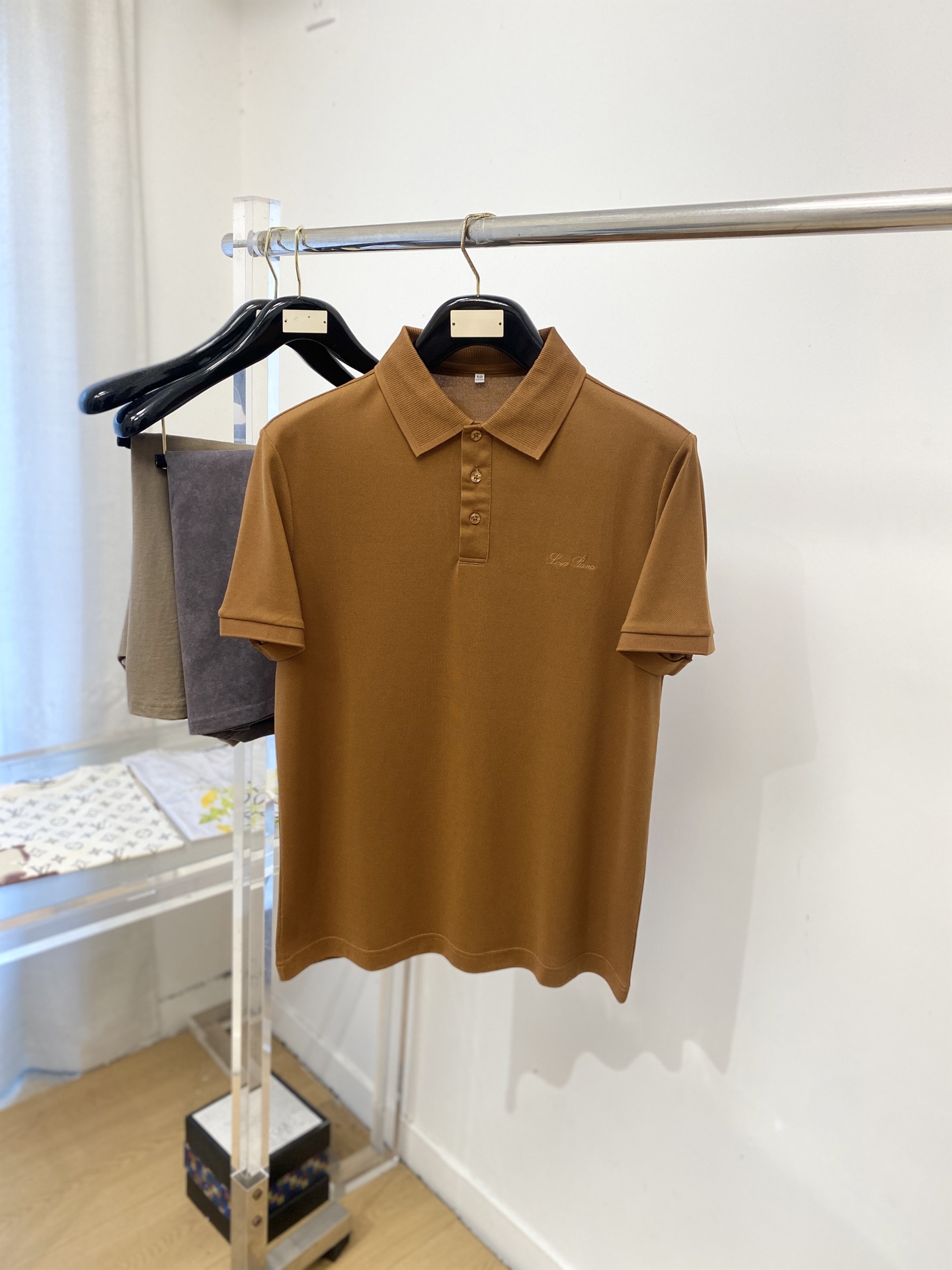 Loro Piana、2026新品短袖T恤，帅气时尚，胸前精致刺绣字母logo，简约百搭款。面料棉 不仅