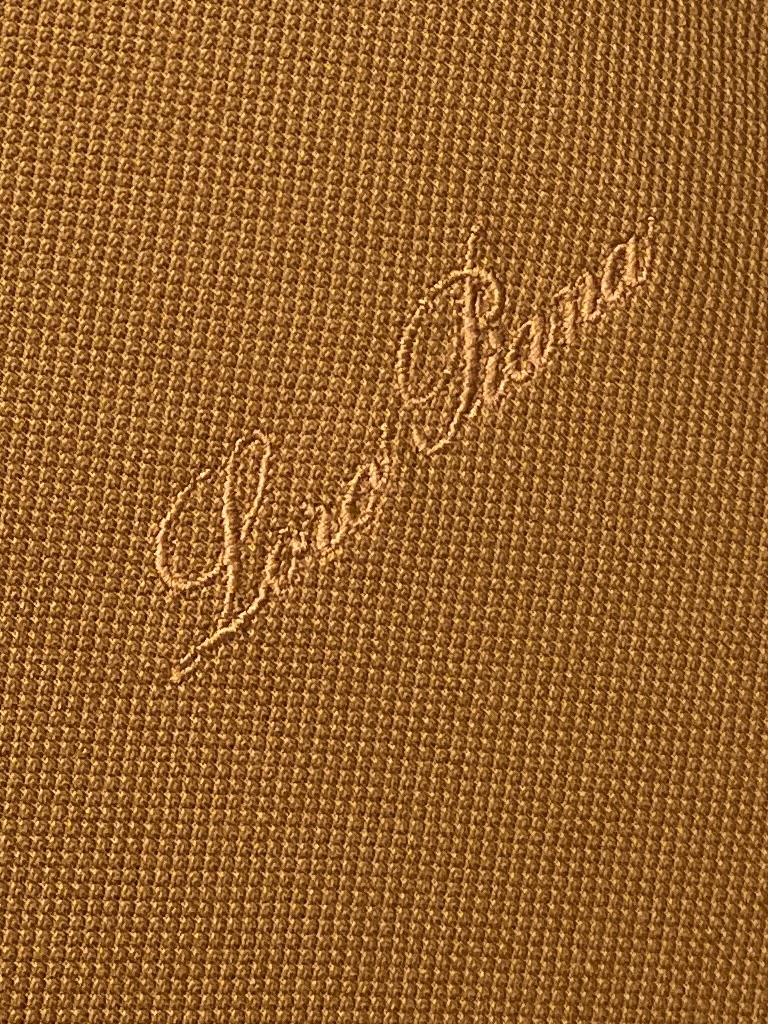 Loro Piana、2026新品短袖T恤，帅气时尚，胸前精致刺绣字母logo，简约百搭款。面料棉 不仅
