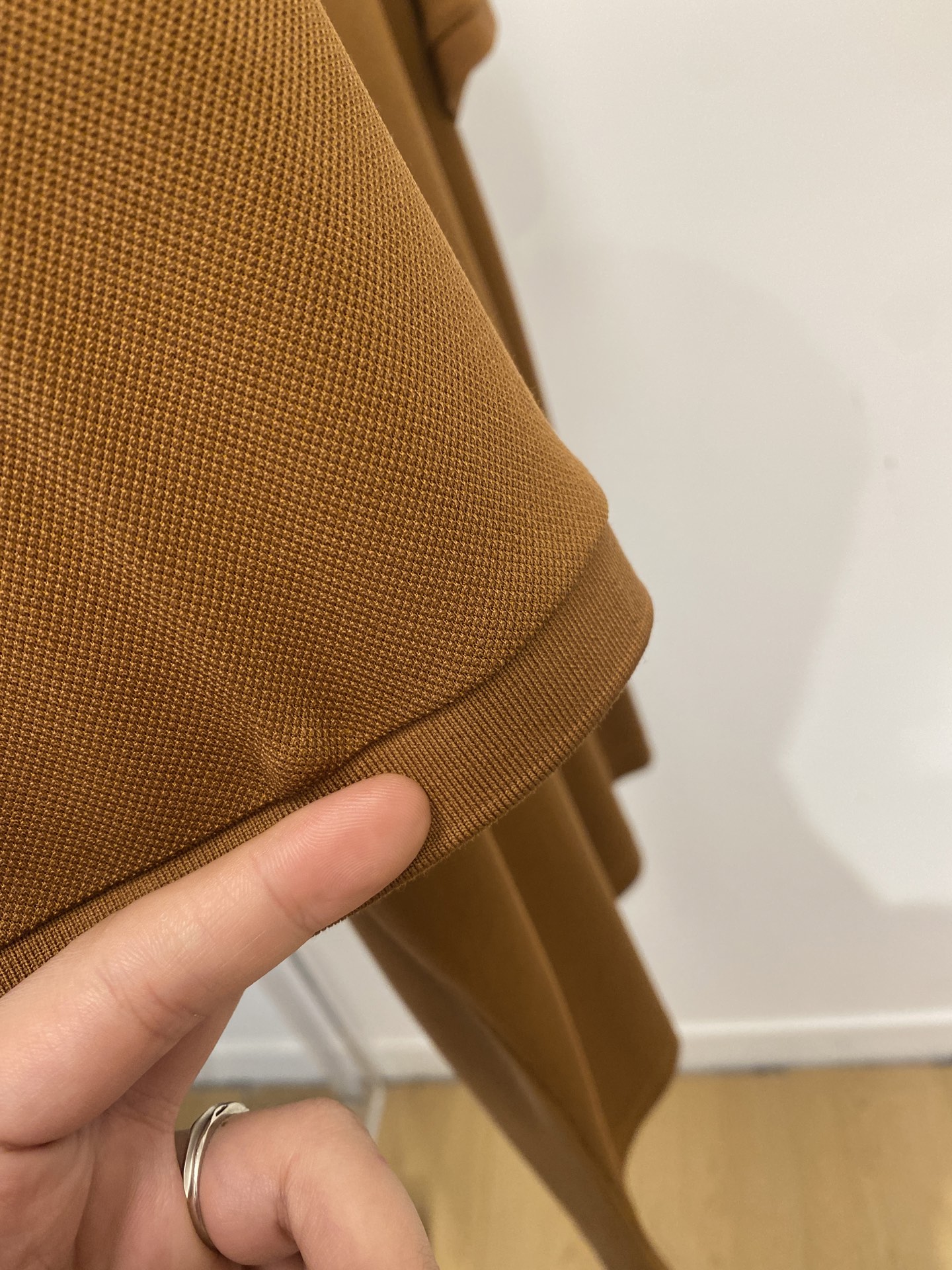 Loro Piana、2026新品短袖T恤，帅气时尚，胸前精致刺绣字母logo，简约百搭款。面料棉 不仅