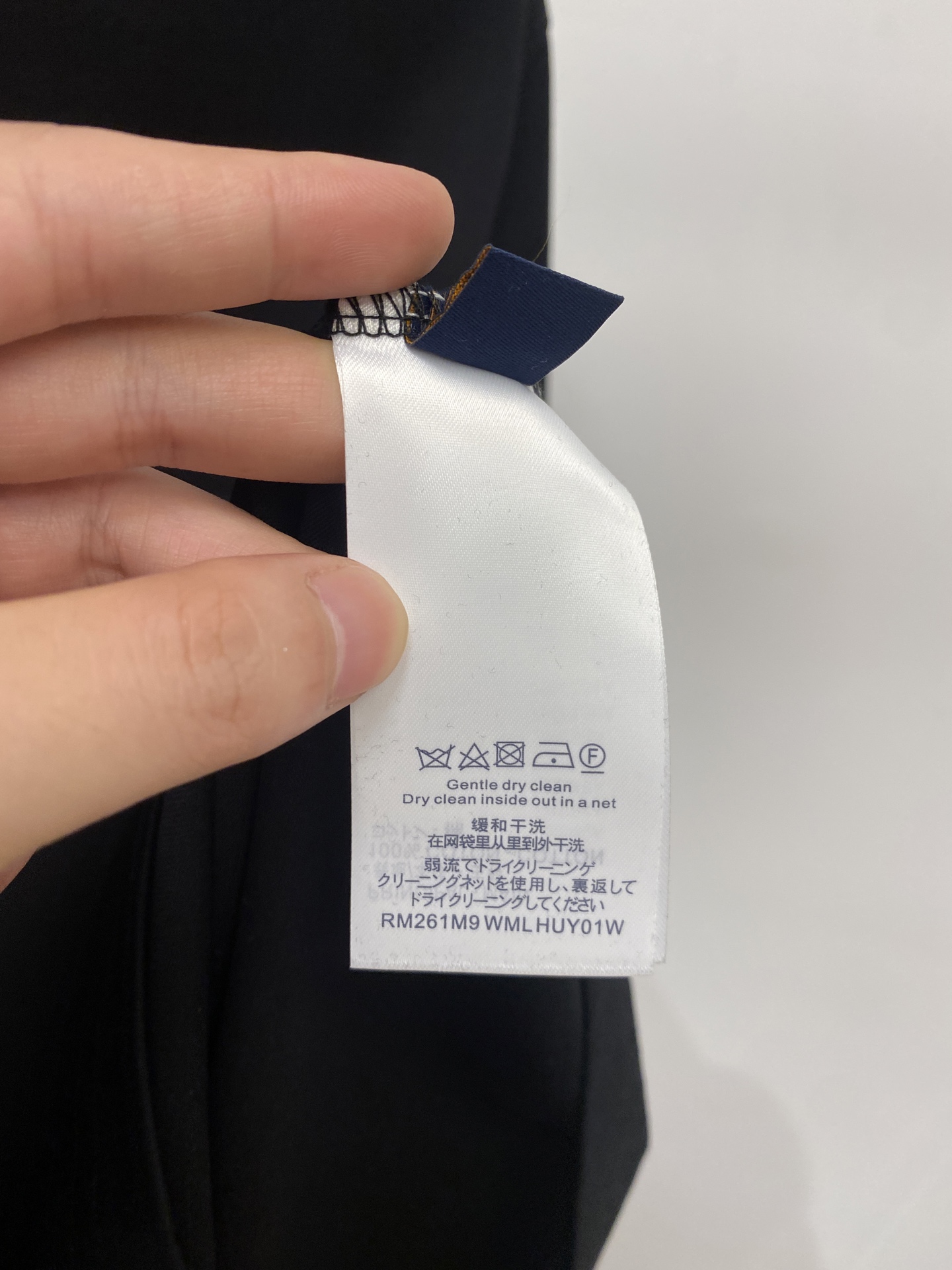 路易威登、2026新品短袖T恤，帅气时尚，胸前精致刺绣图案字母logo，简约百搭款。面料棉 不仅挺括，保