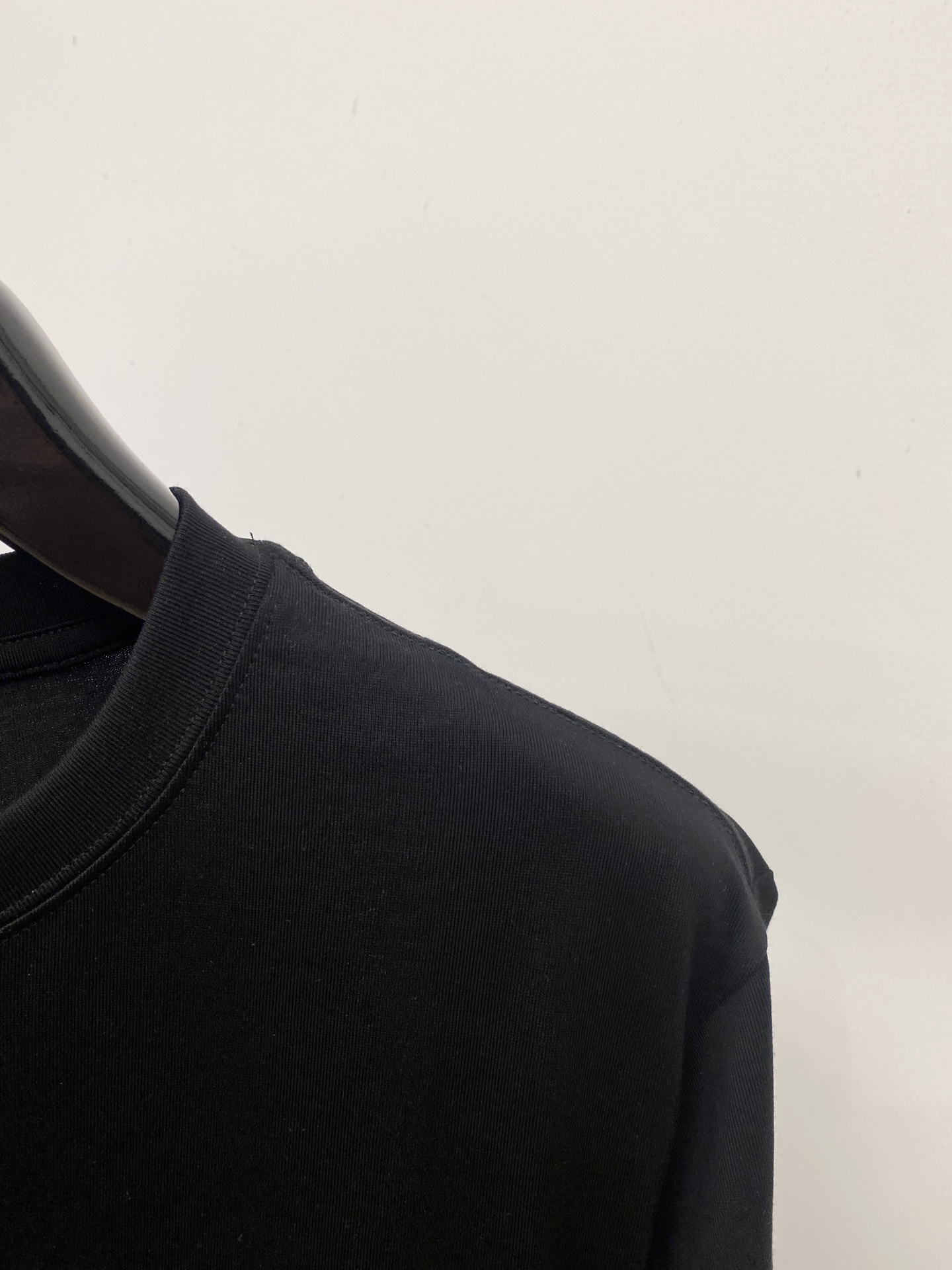 KENZO、2026新品短袖T恤，帅气时尚，胸前精致刺绣字母logo，简约百搭款。面料棉 不仅挺括，保持