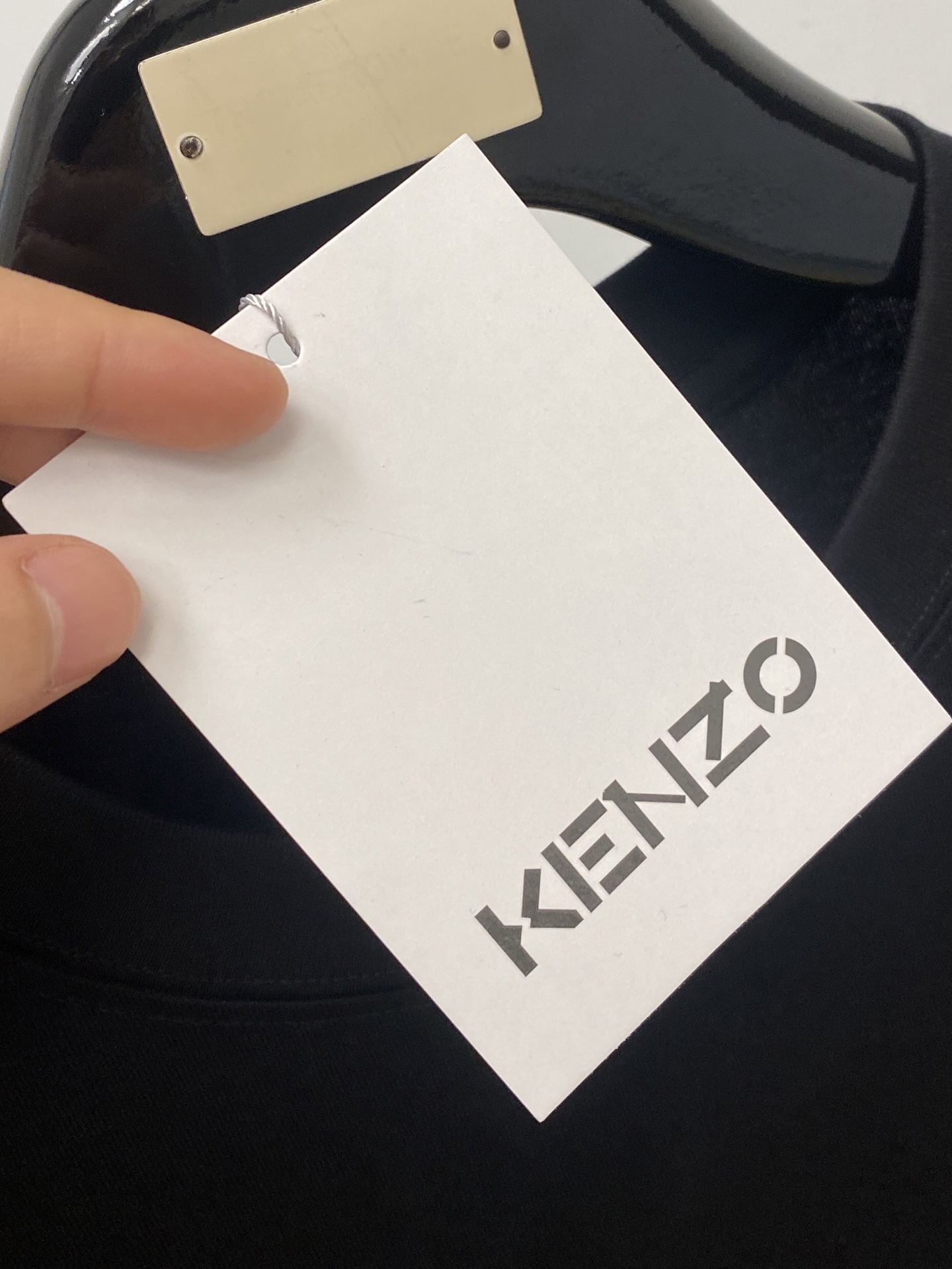 KENZO、2026新品短袖T恤，帅气时尚，胸前精致刺绣图案字母logo，简约百搭款。面料棉 不仅挺括，