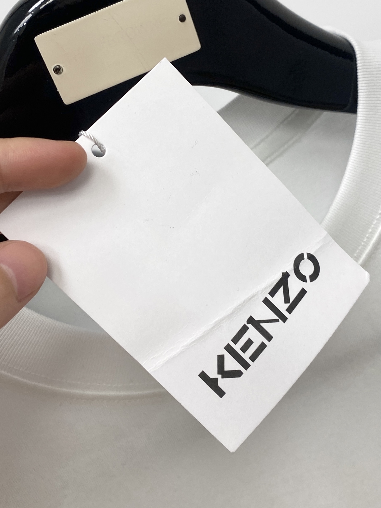 KENZO、2026新品短袖T恤，帅气时尚，胸前精致刺绣图案字母logo，简约百搭款。面料棉 不仅挺括，
