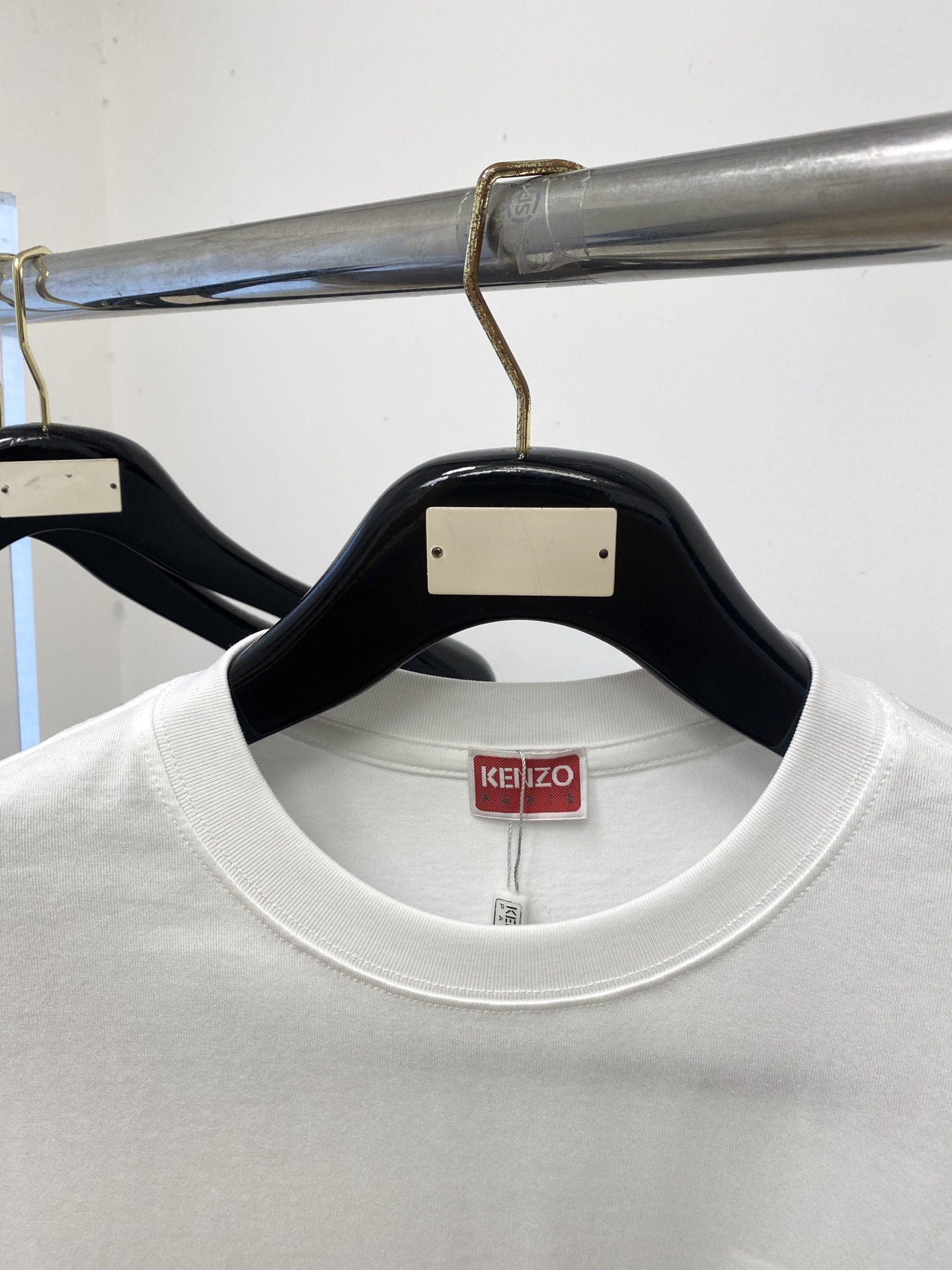 KENZO、2026新品短袖T恤，帅气时尚，胸前精致刺绣图案字母logo，简约百搭款。面料棉 不仅挺括，