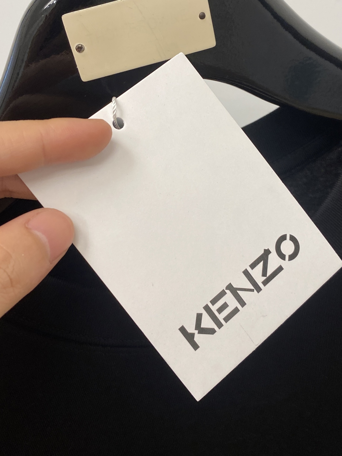 KENZO、2026新品短袖T恤，帅气时尚，胸前精致刺绣字母logo，简约百搭款。面料棉 不仅挺括，保持