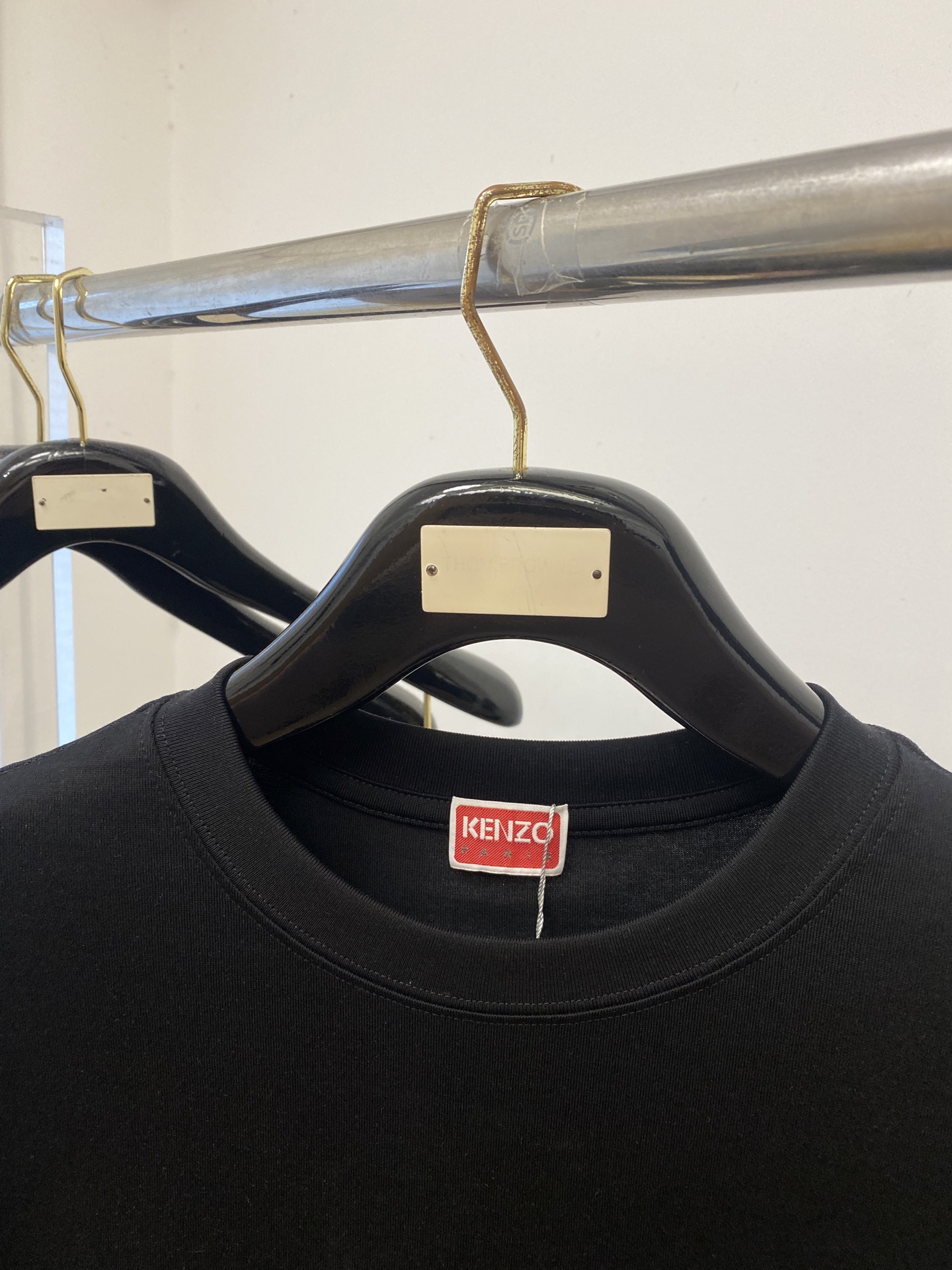 KENZO、2026新品短袖T恤，帅气时尚，胸前精致刺绣字母logo，简约百搭款。面料棉 不仅挺括，保持