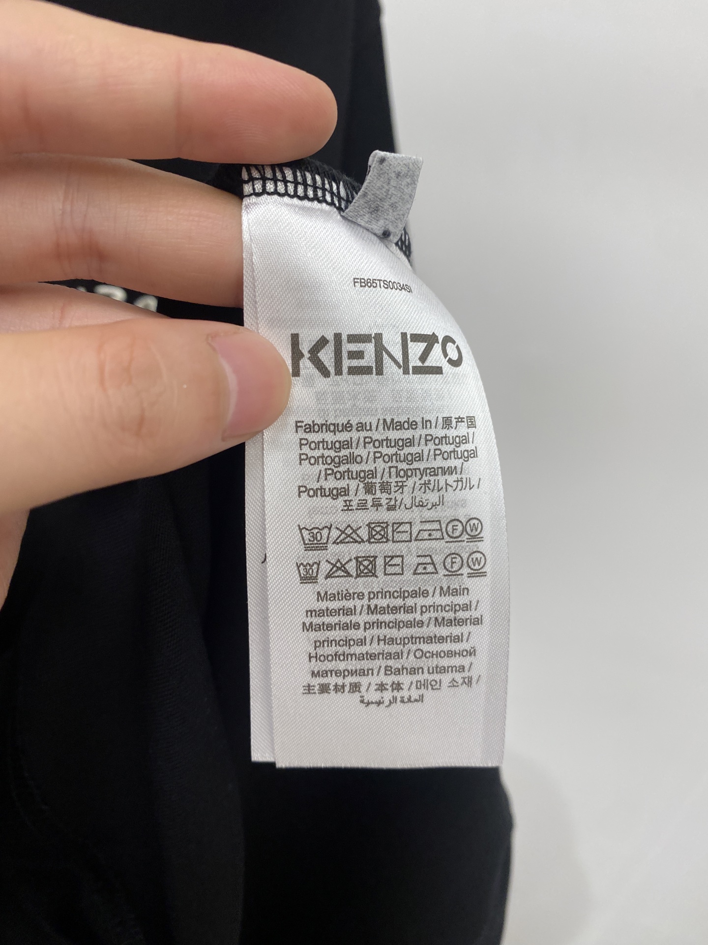 KENZO、2026新品短袖T恤，帅气时尚，胸前精致刺绣字母logo，简约百搭款。面料棉 不仅挺括，保持
