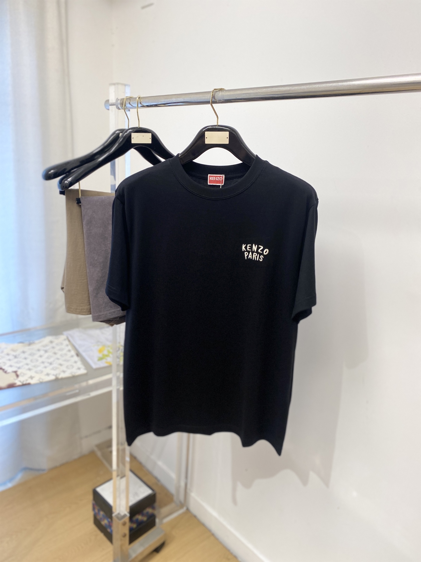 KENZO、2026新品短袖T恤，帅气时尚，胸前精致刺绣字母logo，简约百搭款。面料棉 不仅挺括，保持