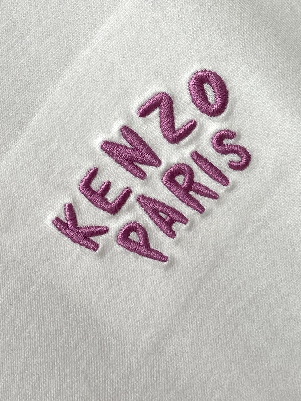 KENZO、2026新品短袖T恤，帅气时尚，胸前精致刺绣字母logo，简约百搭款。面料棉 不仅挺括，保持