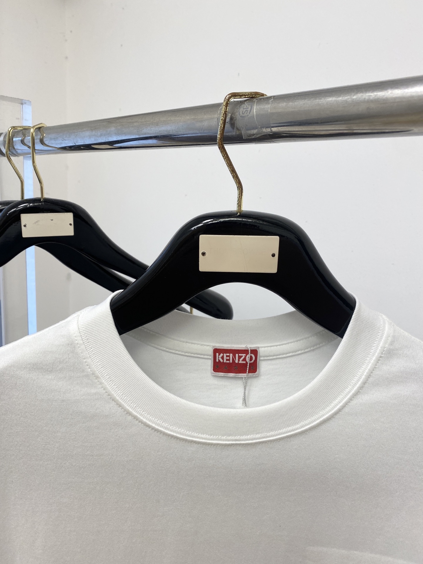 KENZO、2026新品短袖T恤，帅气时尚，胸前精致刺绣字母logo，简约百搭款。面料棉 不仅挺括，保持