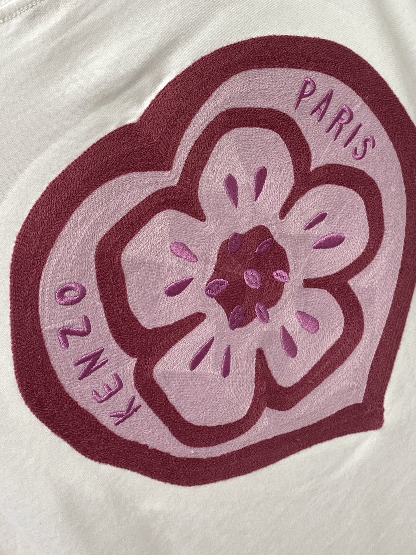 KENZO、2026新品短袖T恤，帅气时尚，胸前精致刺绣字母logo，简约百搭款。面料棉 不仅挺括，保持