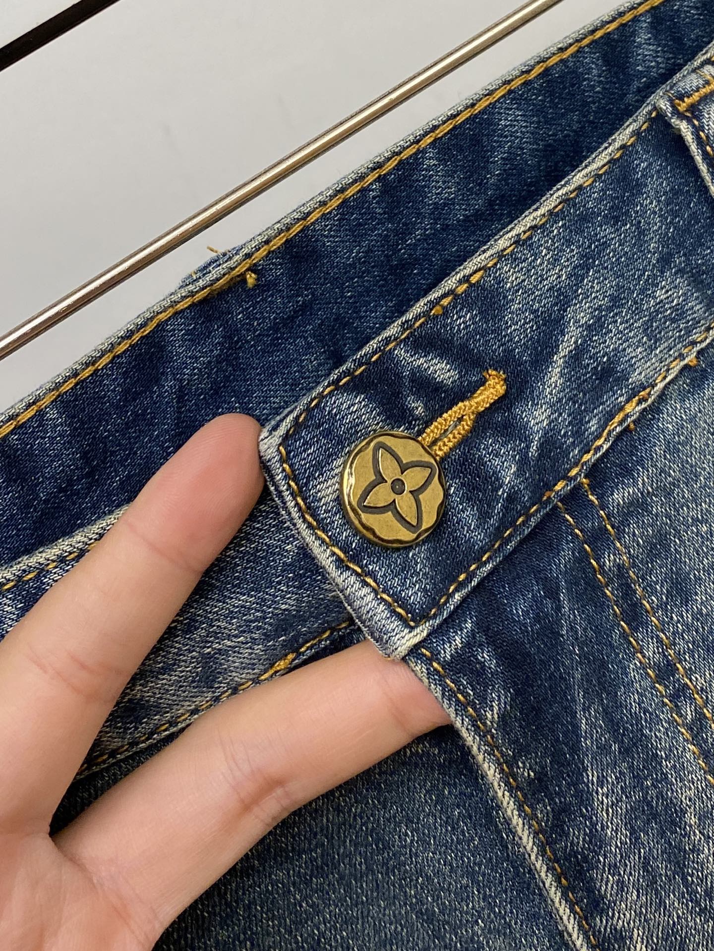 LV、 2026最新品，专柜同步有售，原单狠货，水洗休闲牛仔裤，进口原版水洗弹力面料，舒适有弹性，原版五