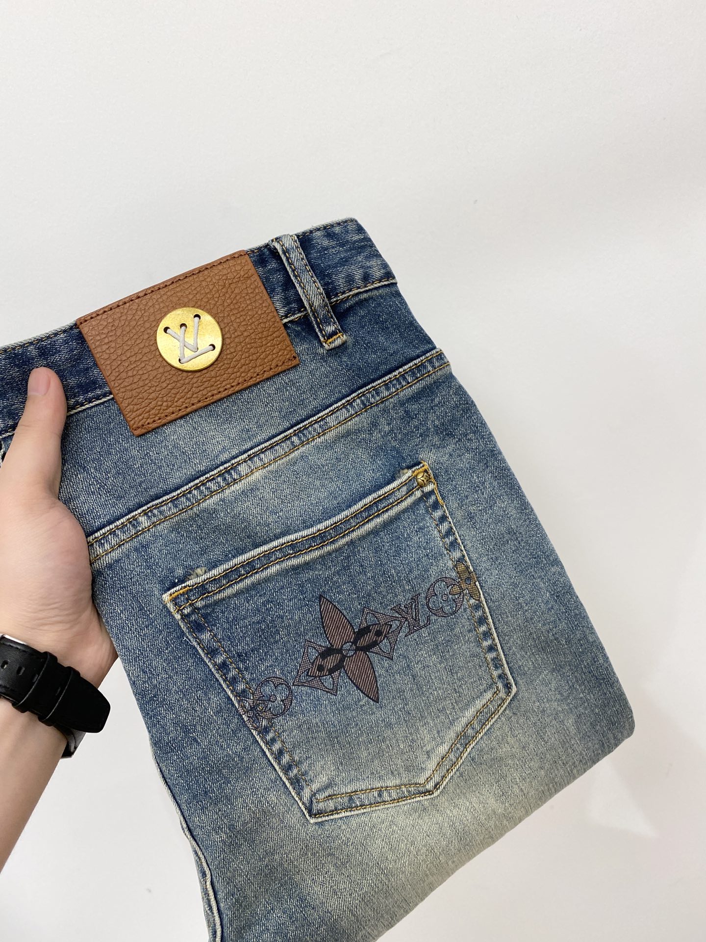 LV、 2026最新品，专柜同步有售，原单狠货，水洗休闲牛仔裤，进口原版水洗弹力面料，舒适有弹性，原版五