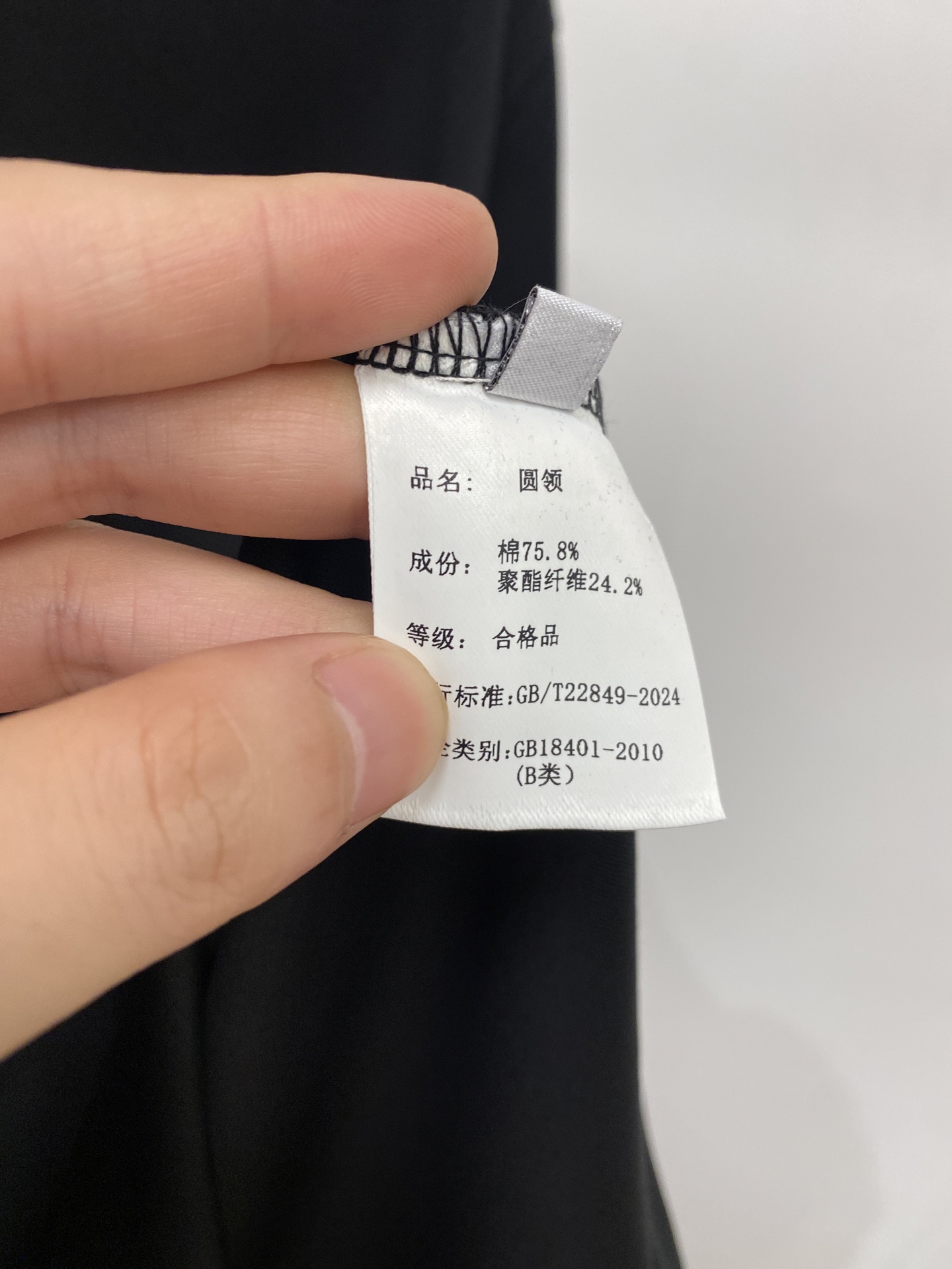 芬迪、2026新品短袖T恤，帅气时尚，胸前顶级印胶图案字母logo，简约百搭款。面料棉 不仅挺括，保持潮