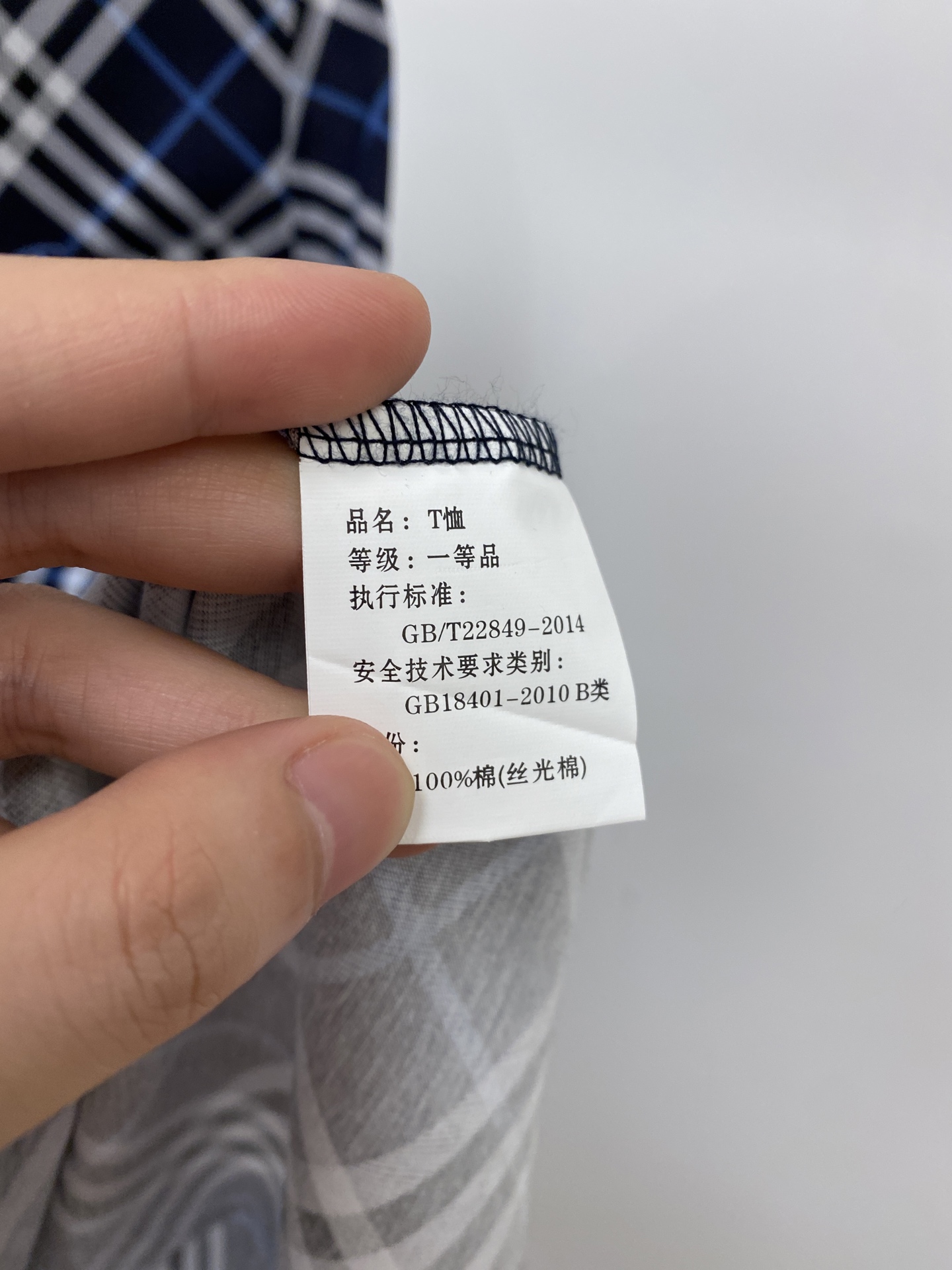巴宝莉、2026新品短袖T恤，帅气时尚，胸前精致刺绣字母logo，简约百搭款。面料棉 不仅挺括，保持潮流