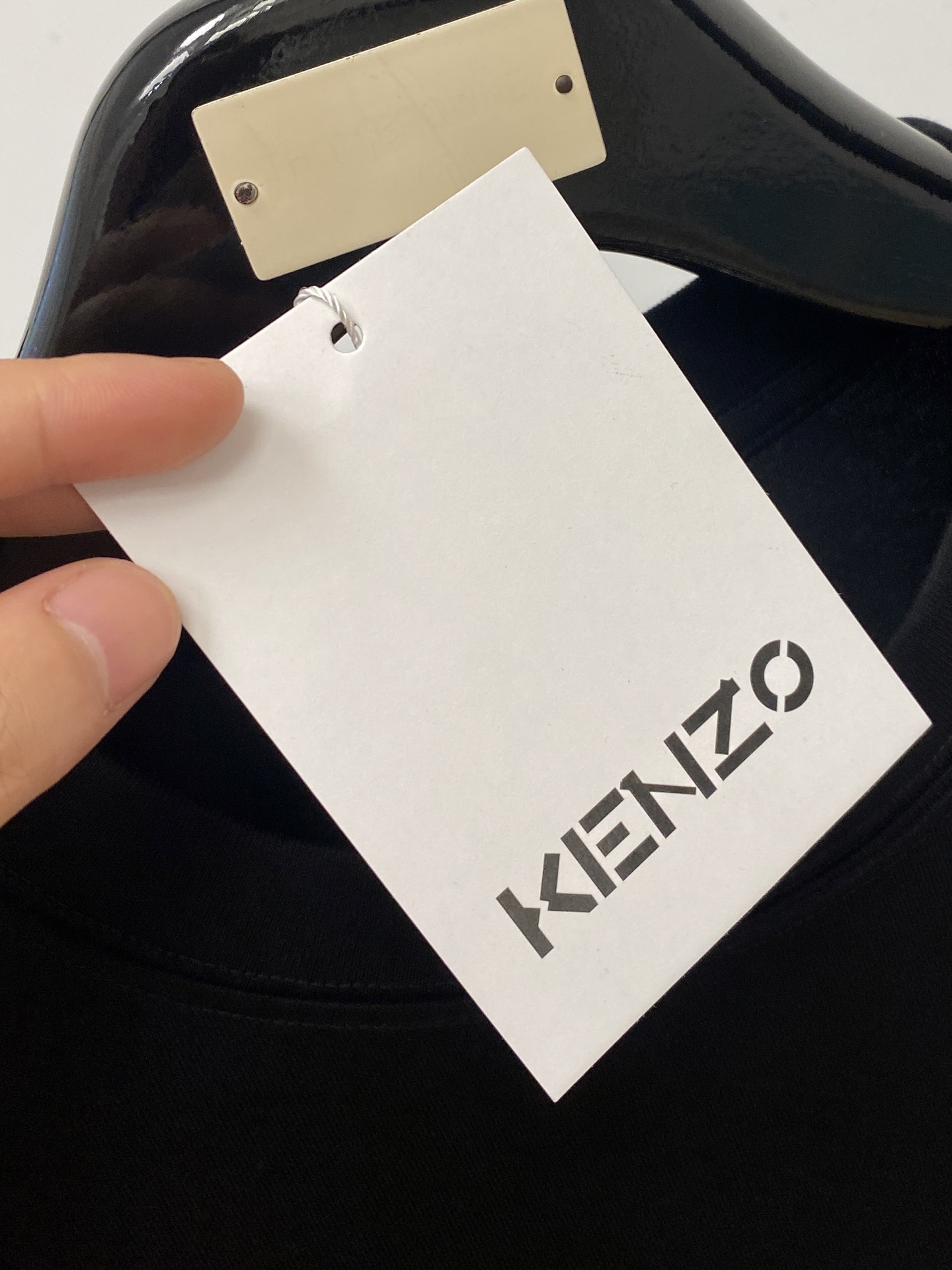 KENZO、2026新品短袖T恤，帅气时尚，胸前精致刺绣字母图案logo，简约百搭款。面料棉 不仅挺括，