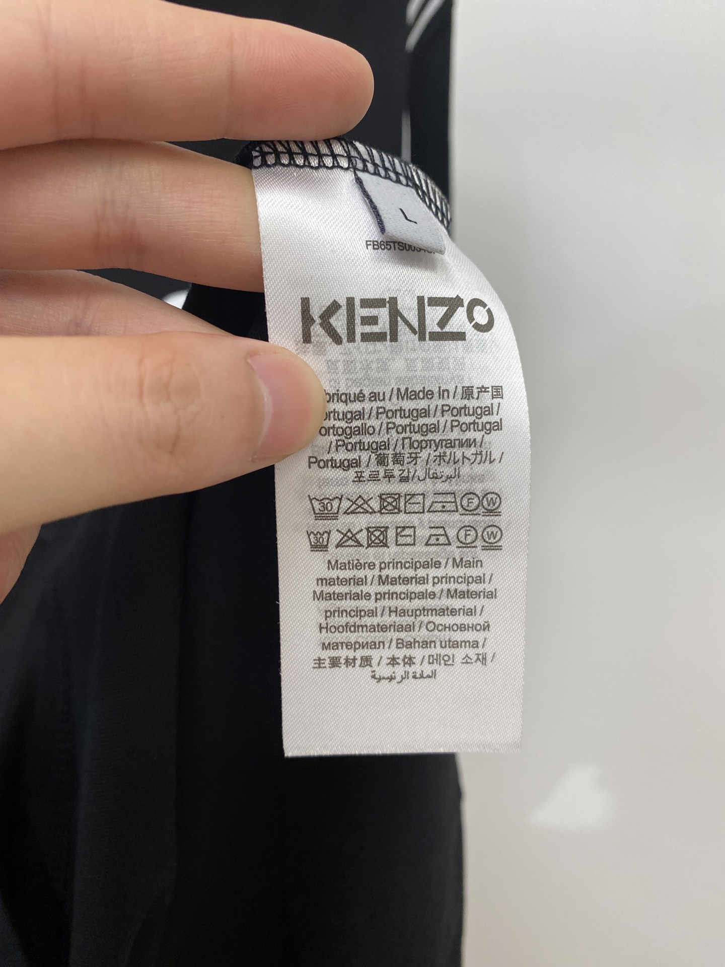KENZO、2026新品短袖T恤，帅气时尚，胸前精致刺绣字母图案logo，简约百搭款。面料棉 不仅挺括，