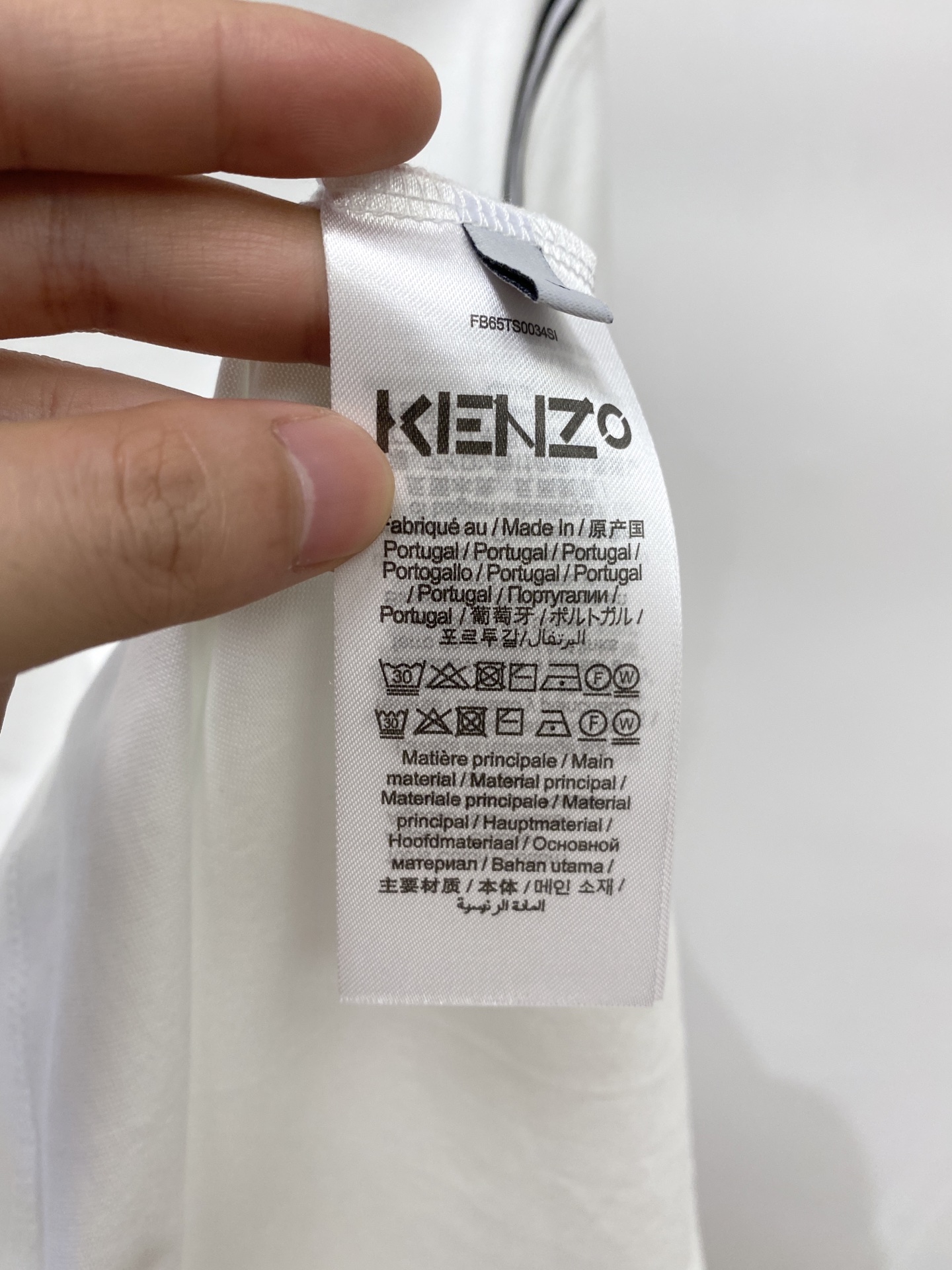 KENZO、2026新品短袖T恤，帅气时尚，胸前精致刺绣字母图案logo，简约百搭款。面料棉 不仅挺括，
