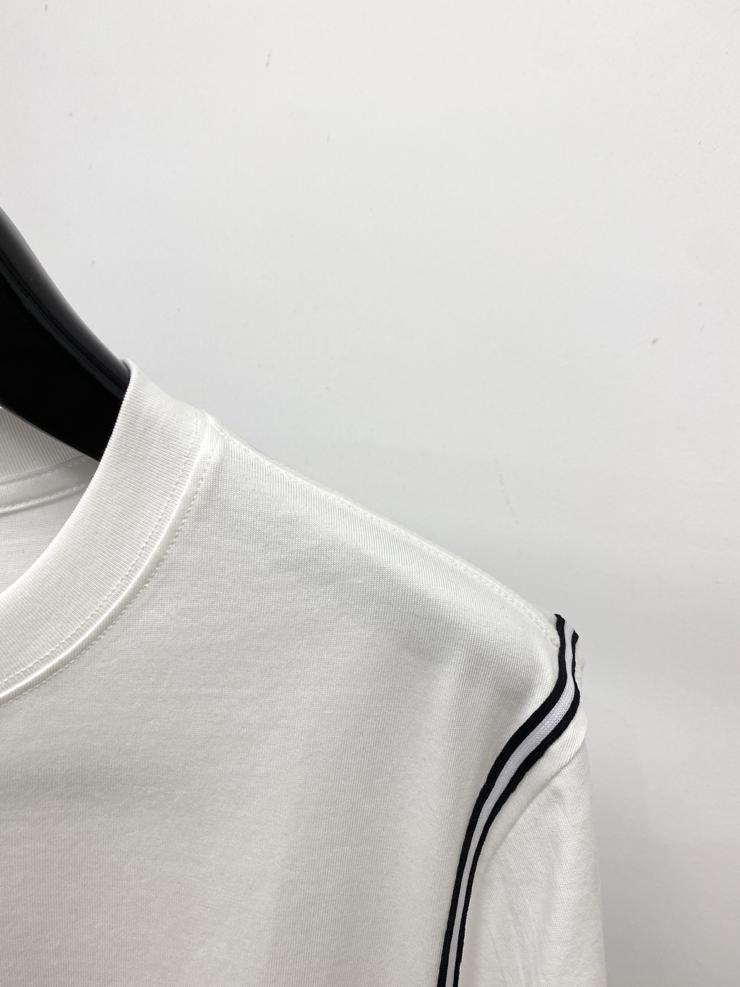 KENZO、2026新品短袖T恤，帅气时尚，胸前精致刺绣字母图案logo，简约百搭款。面料棉 不仅挺括，