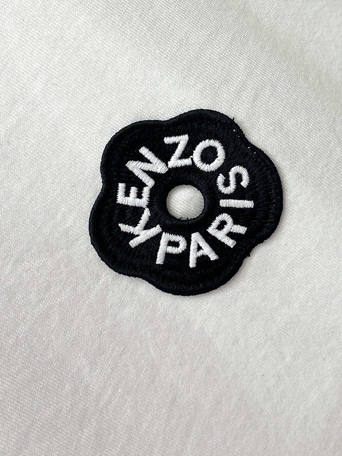 KENZO、2026新品短袖T恤，帅气时尚，胸前精致刺绣字母图案logo，简约百搭款。面料棉 不仅挺括，