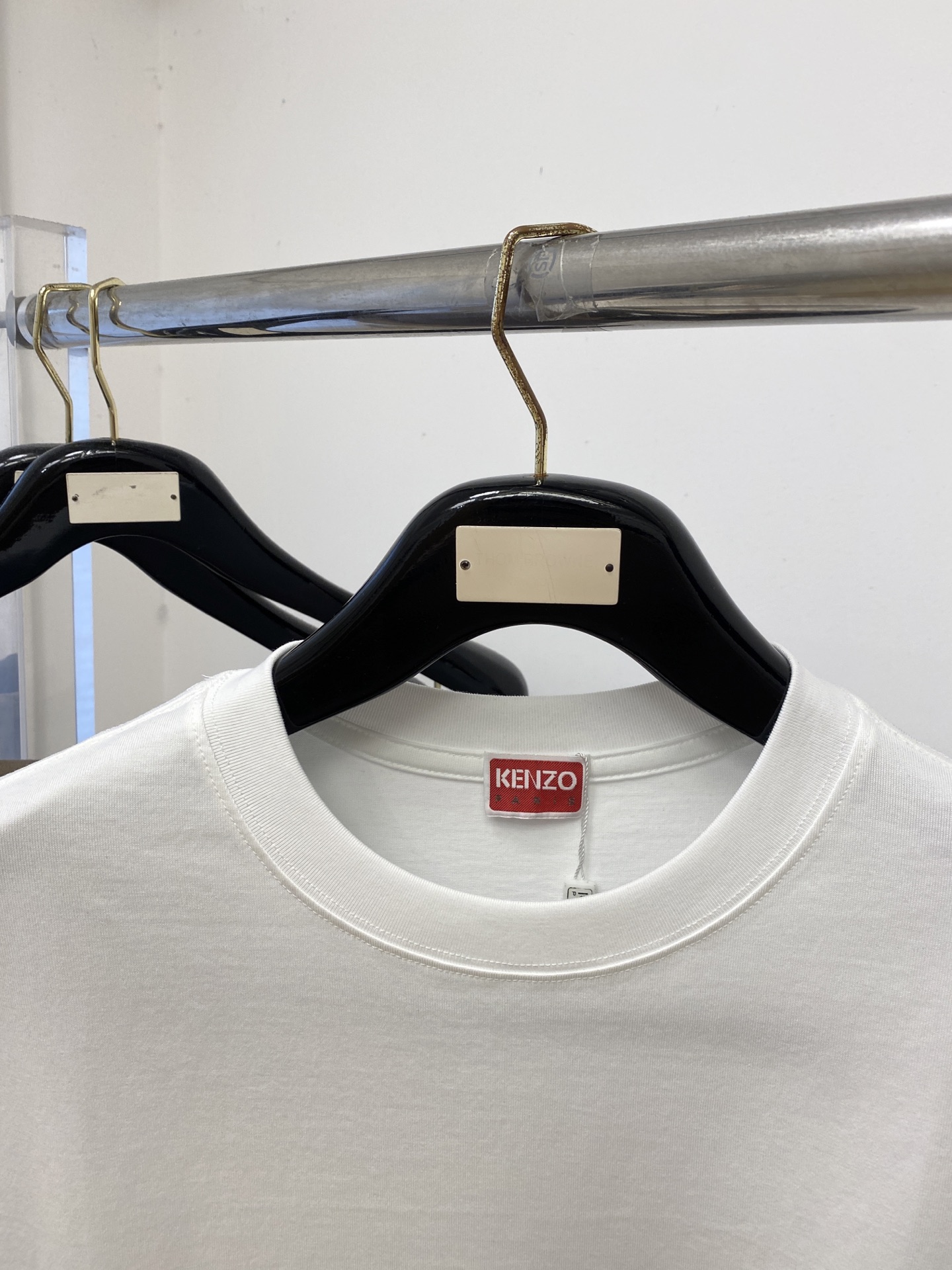 KENZO、2026新品短袖T恤，帅气时尚，胸前精致刺绣字母图案logo，简约百搭款。面料棉 不仅挺括，