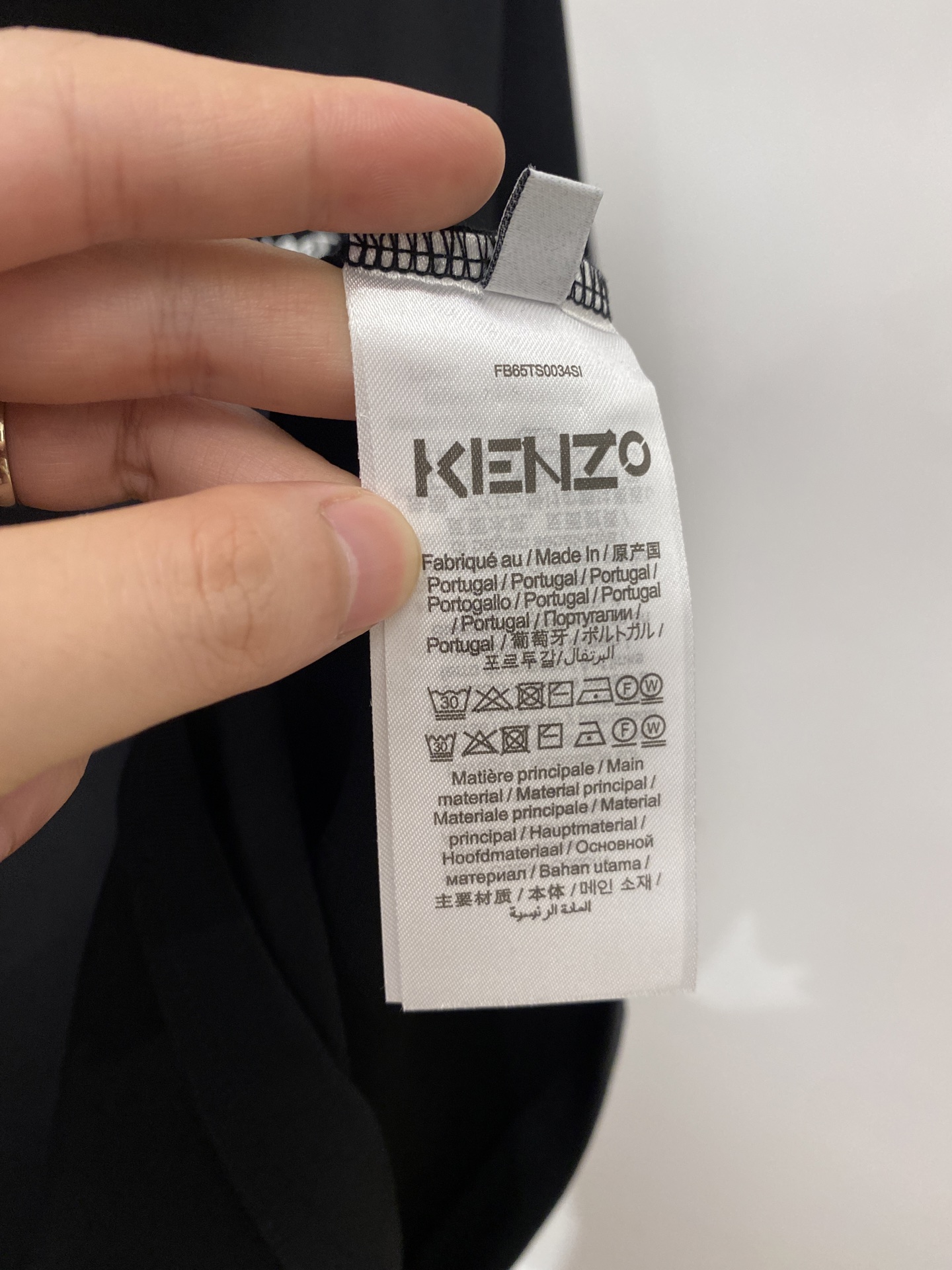KENZO、2026新品短袖T恤，帅气时尚，胸前精致刺绣字母logo，简约百搭款。面料棉 不仅挺括，保持