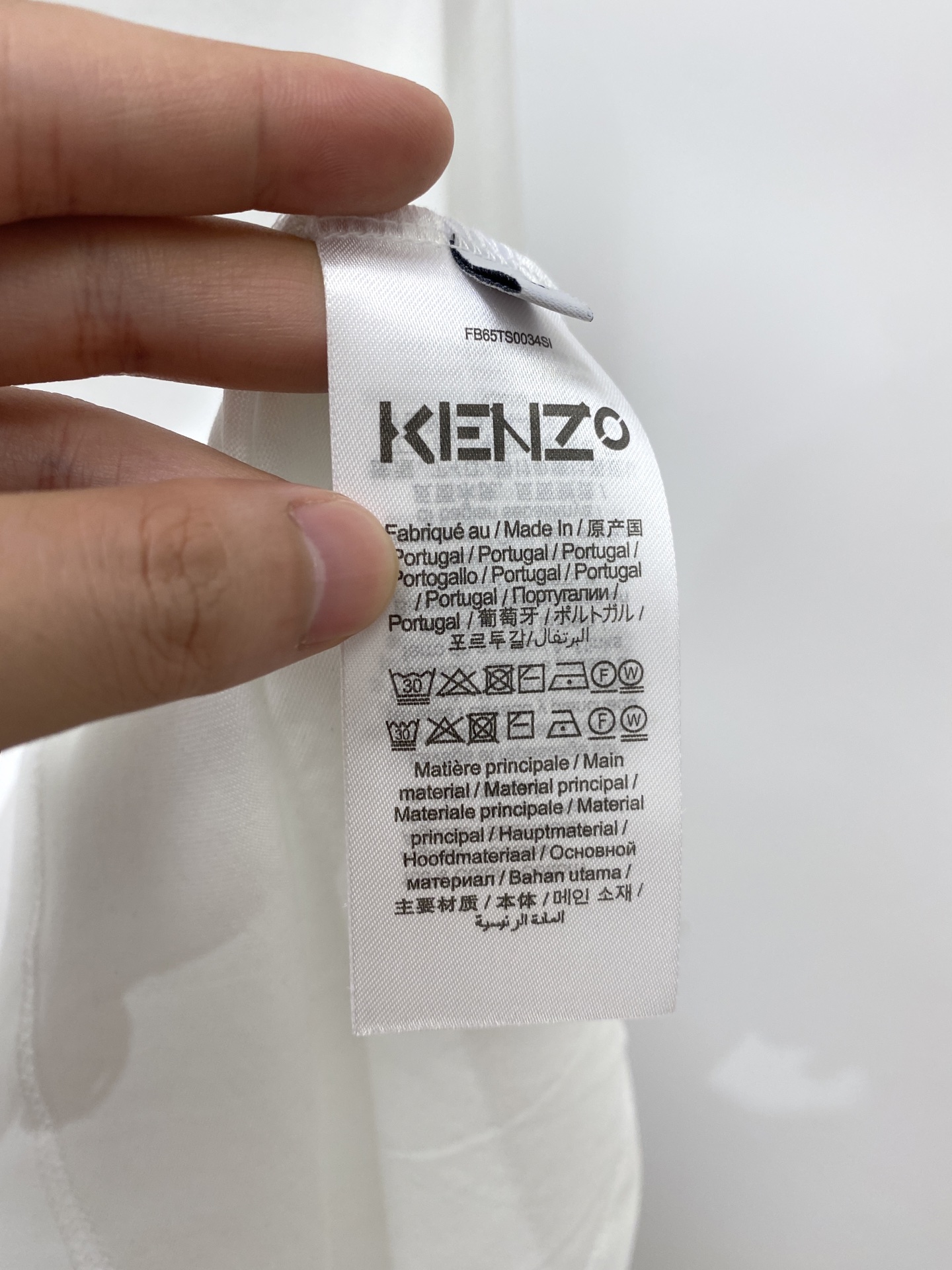 KENZO、2026新品短袖T恤，帅气时尚，胸前精致刺绣字母logo，简约百搭款。面料棉 不仅挺括，保持