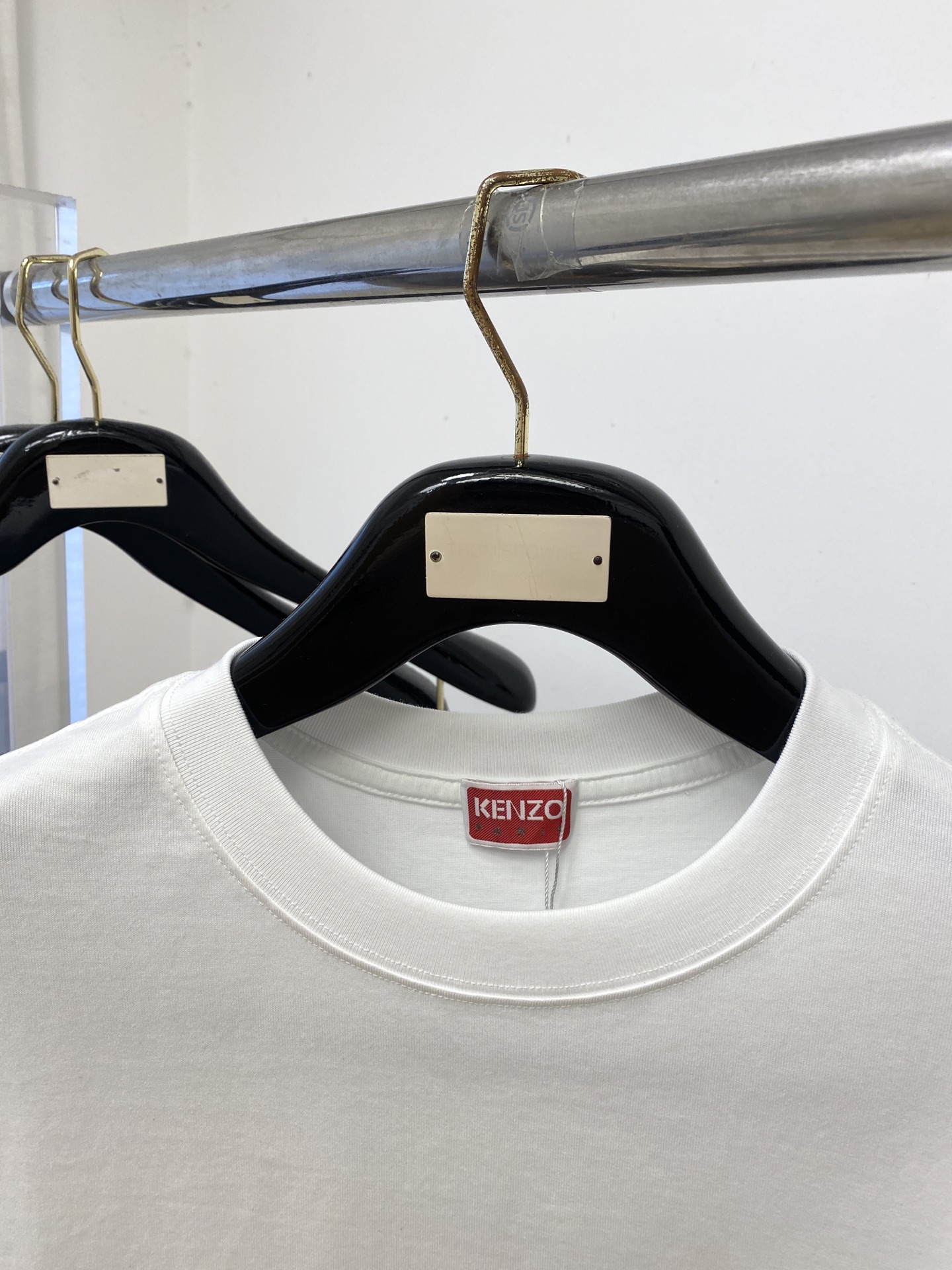 KENZO、2026新品短袖T恤，帅气时尚，胸前精致刺绣字母logo，简约百搭款。面料棉 不仅挺括，保持