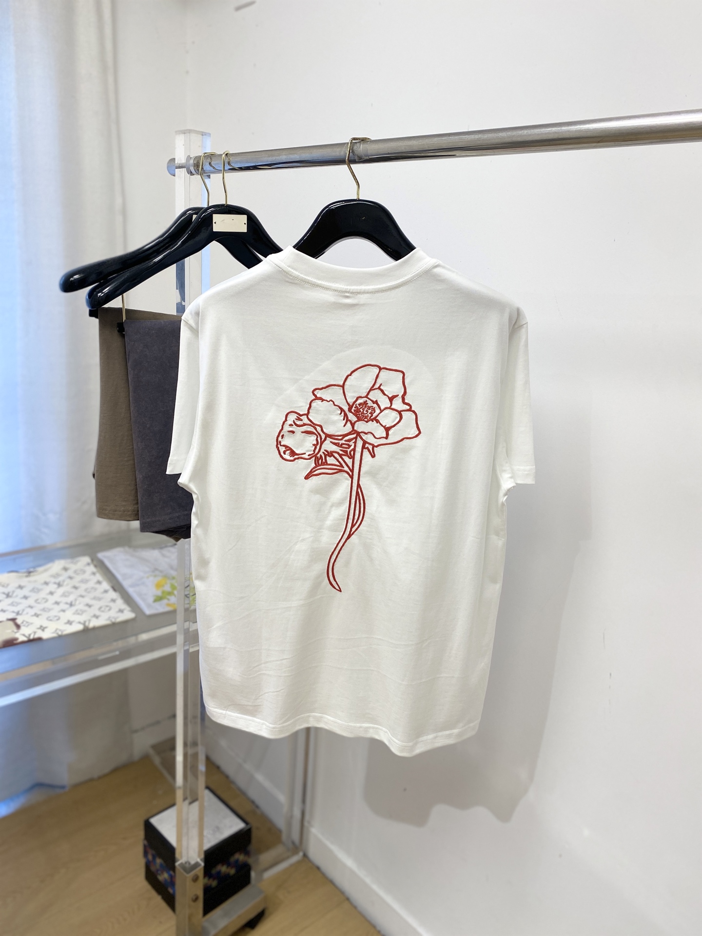 KENZO、2026新品短袖T恤，帅气时尚，胸前精致刺绣字母logo，简约百搭款。面料棉 不仅挺括，保持