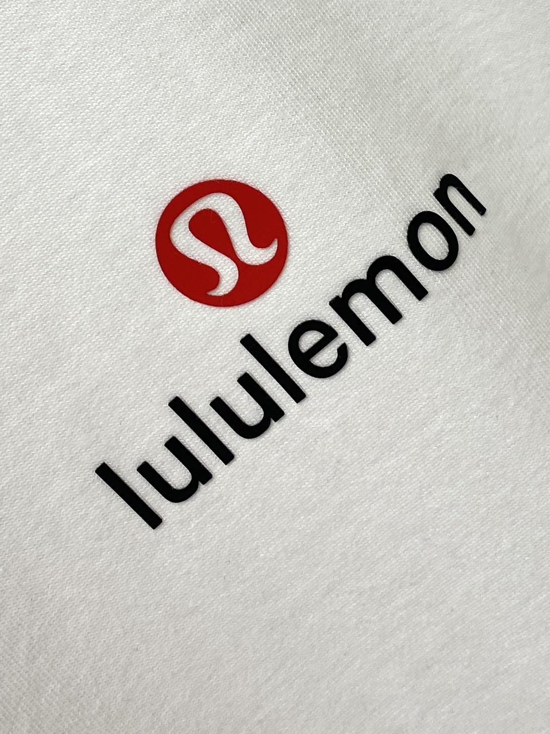 lululemon 时尚潮牌、2026新品短袖T恤，帅气时尚，胸前顶级印胶图案字母logo，简约百搭款。