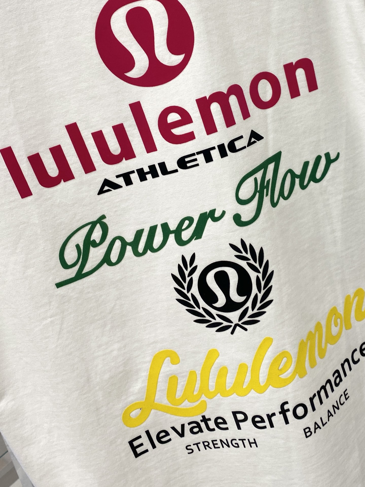 lululemon 时尚潮牌、2026新品短袖T恤，帅气时尚，胸前顶级印胶图案字母logo，简约百搭款。