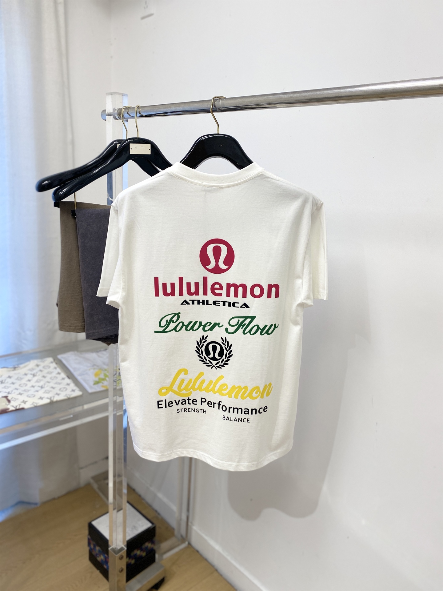 lululemon 时尚潮牌、2026新品短袖T恤，帅气时尚，胸前顶级印胶图案字母logo，简约百搭款。