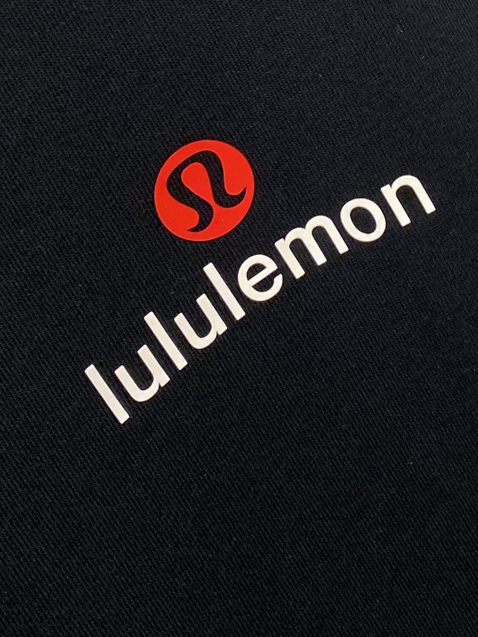 lululemon 时尚潮牌、2026新品短袖T恤，帅气时尚，胸前顶级印胶图案字母logo，简约百搭款。