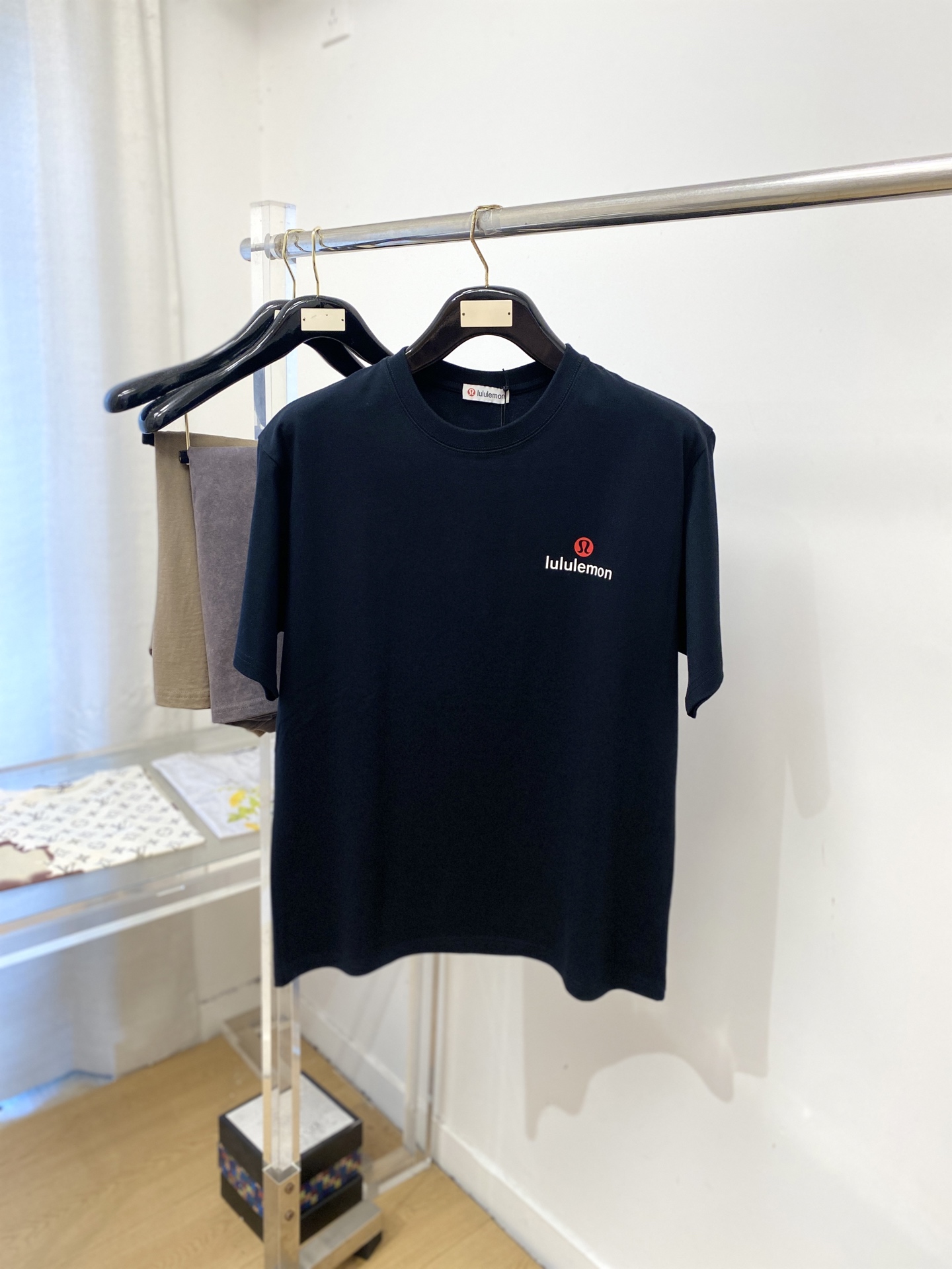 lululemon 时尚潮牌、2026新品短袖T恤，帅气时尚，胸前顶级印胶图案字母logo，简约百搭款。