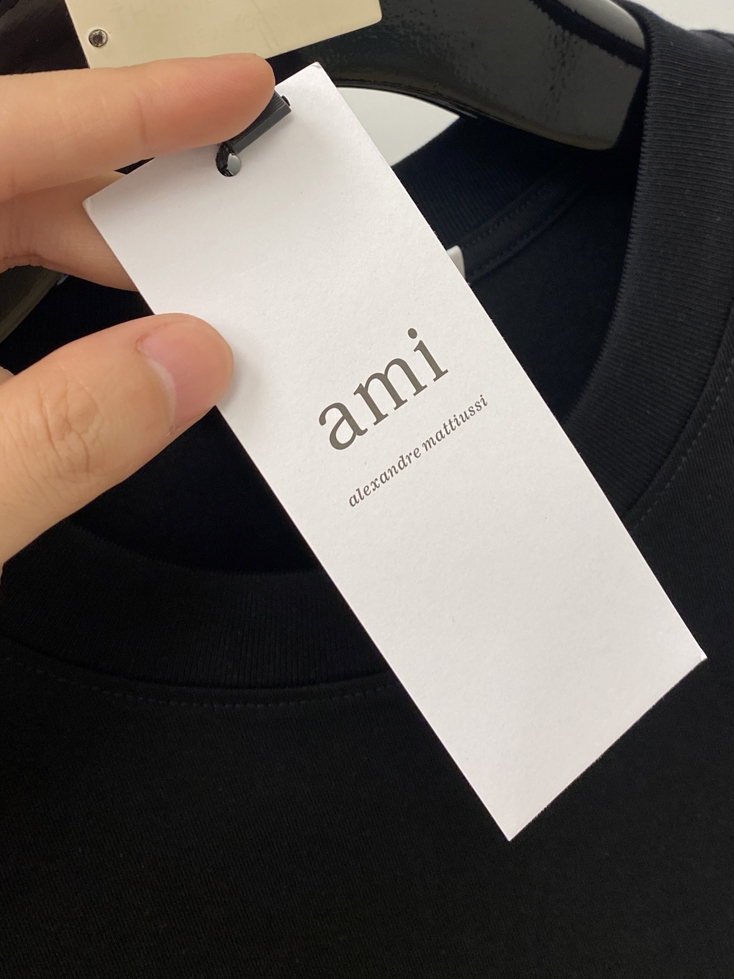 ami、2026新品短袖背心🎽，帅气时尚，胸前精致刺绣图案字母logo，简约百搭款。面料棉 不仅挺括，保