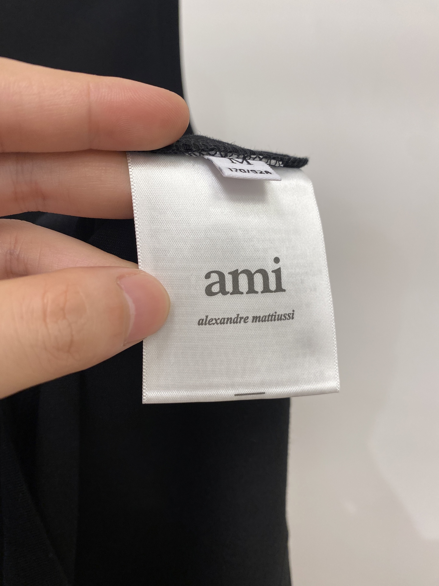 ami、2026新品短袖背心🎽，帅气时尚，胸前精致刺绣图案字母logo，简约百搭款。面料棉 不仅挺括，保