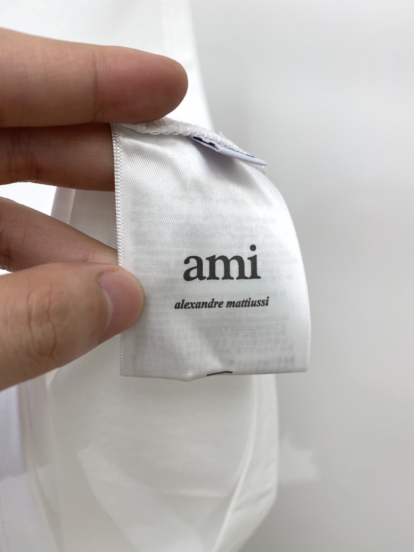ami、2026新品短袖背心🎽，帅气时尚，胸前精致刺绣图案字母logo，简约百搭款。面料棉 不仅挺括，保
