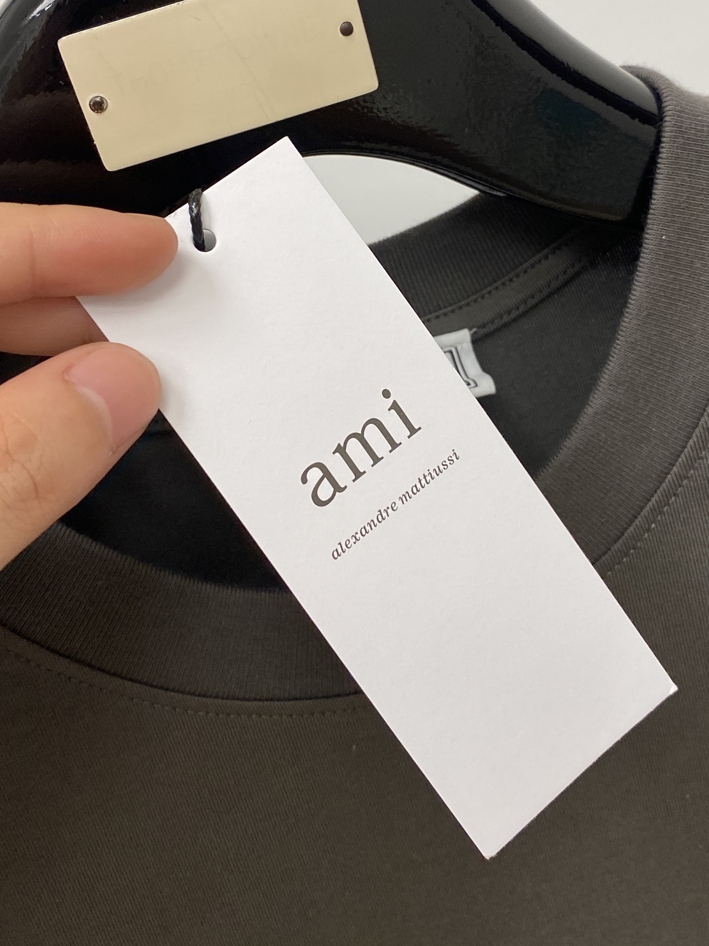 ami、2026新品短袖背心🎽，帅气时尚，胸前精致刺绣图案字母logo，简约百搭款。面料棉 不仅挺括，保