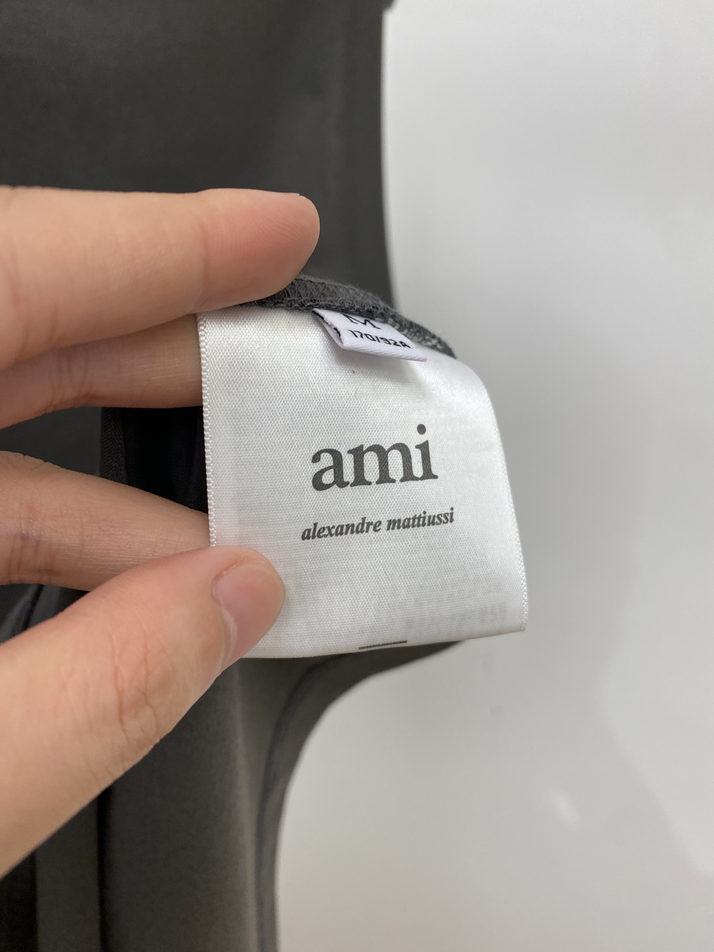ami、2026新品短袖背心🎽，帅气时尚，胸前精致刺绣图案字母logo，简约百搭款。面料棉 不仅挺括，保
