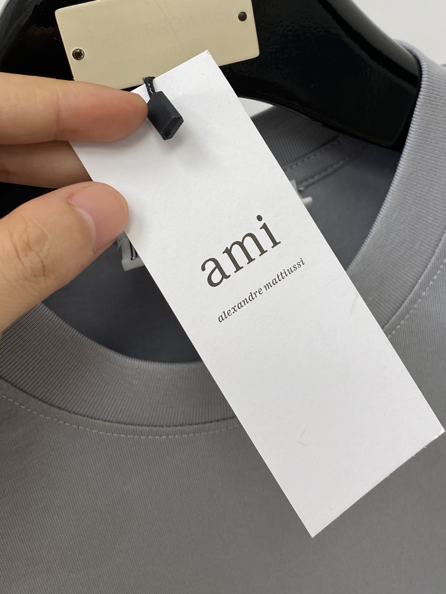 ami、2026新品短袖背心🎽，帅气时尚，胸前精致刺绣图案字母logo，简约百搭款。面料棉 不仅挺括，保