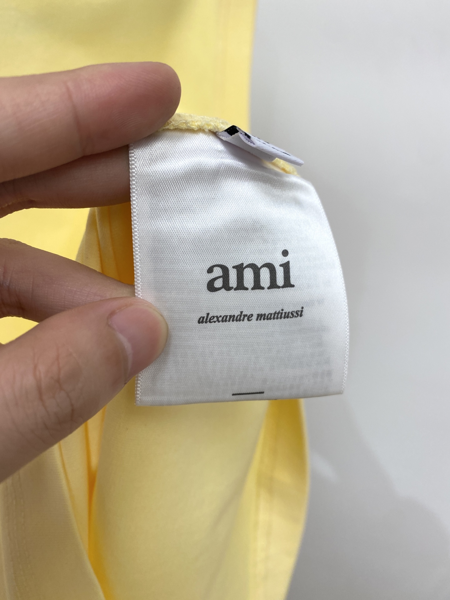 ami、2026新品短袖背心🎽，帅气时尚，胸前精致刺绣图案字母logo，简约百搭款。面料棉 不仅挺括，保