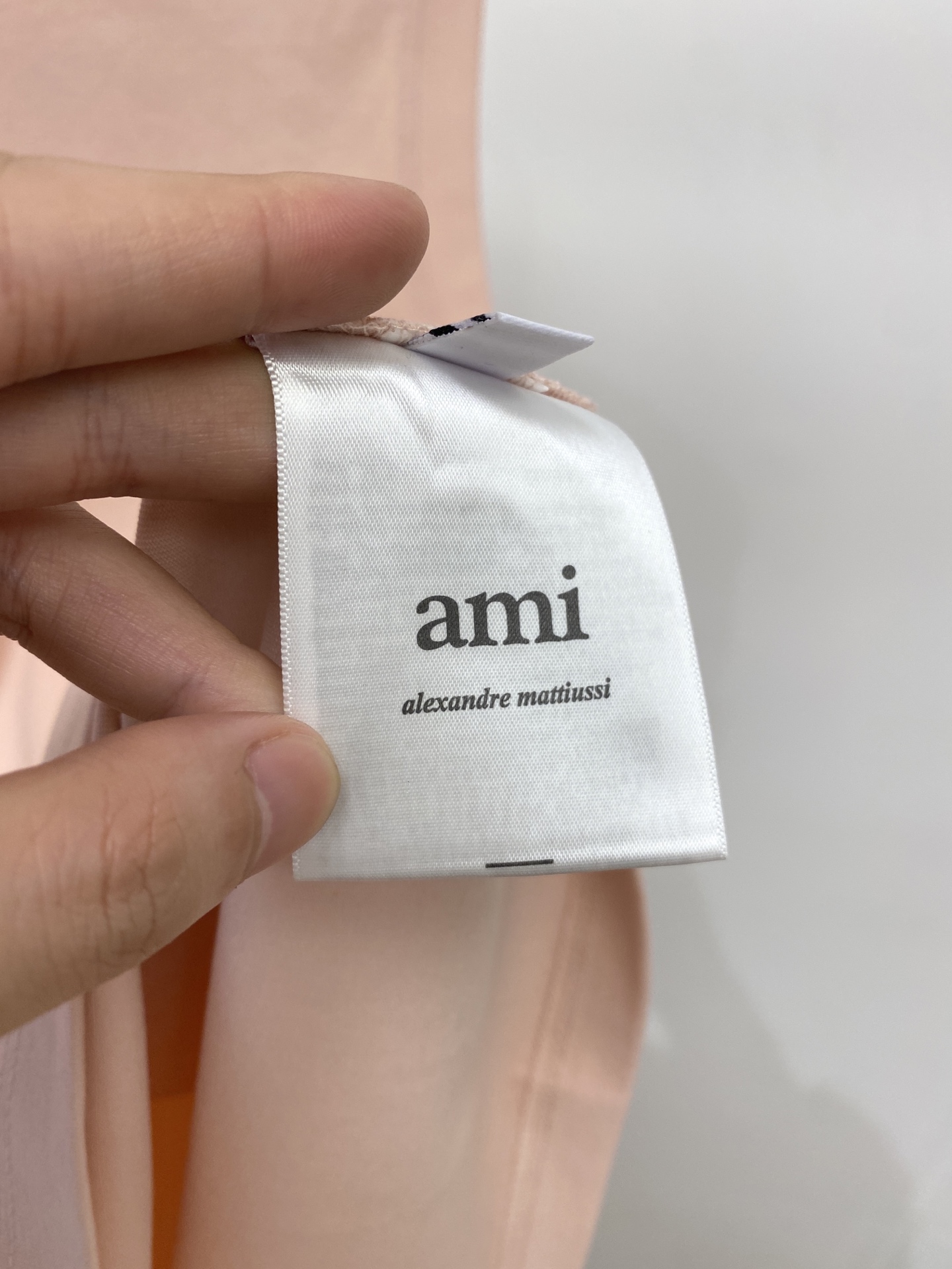 ami、2026新品短袖背心🎽，帅气时尚，胸前精致刺绣图案字母logo，简约百搭款。面料棉 不仅挺括，保