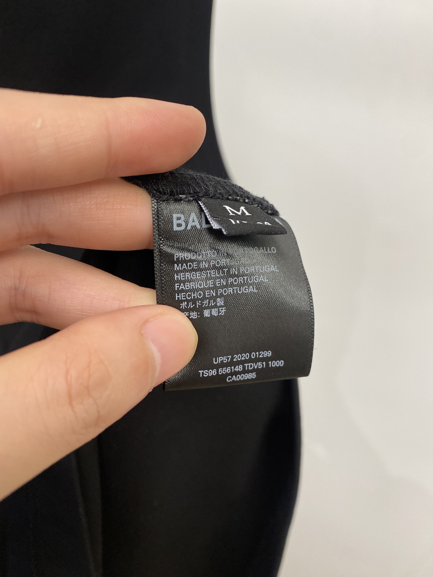 巴黎世家、2026新品短袖背心🎽，帅气时尚，胸口刺绣装饰字母logo，简约百搭款。面料棉 不仅挺括，保持