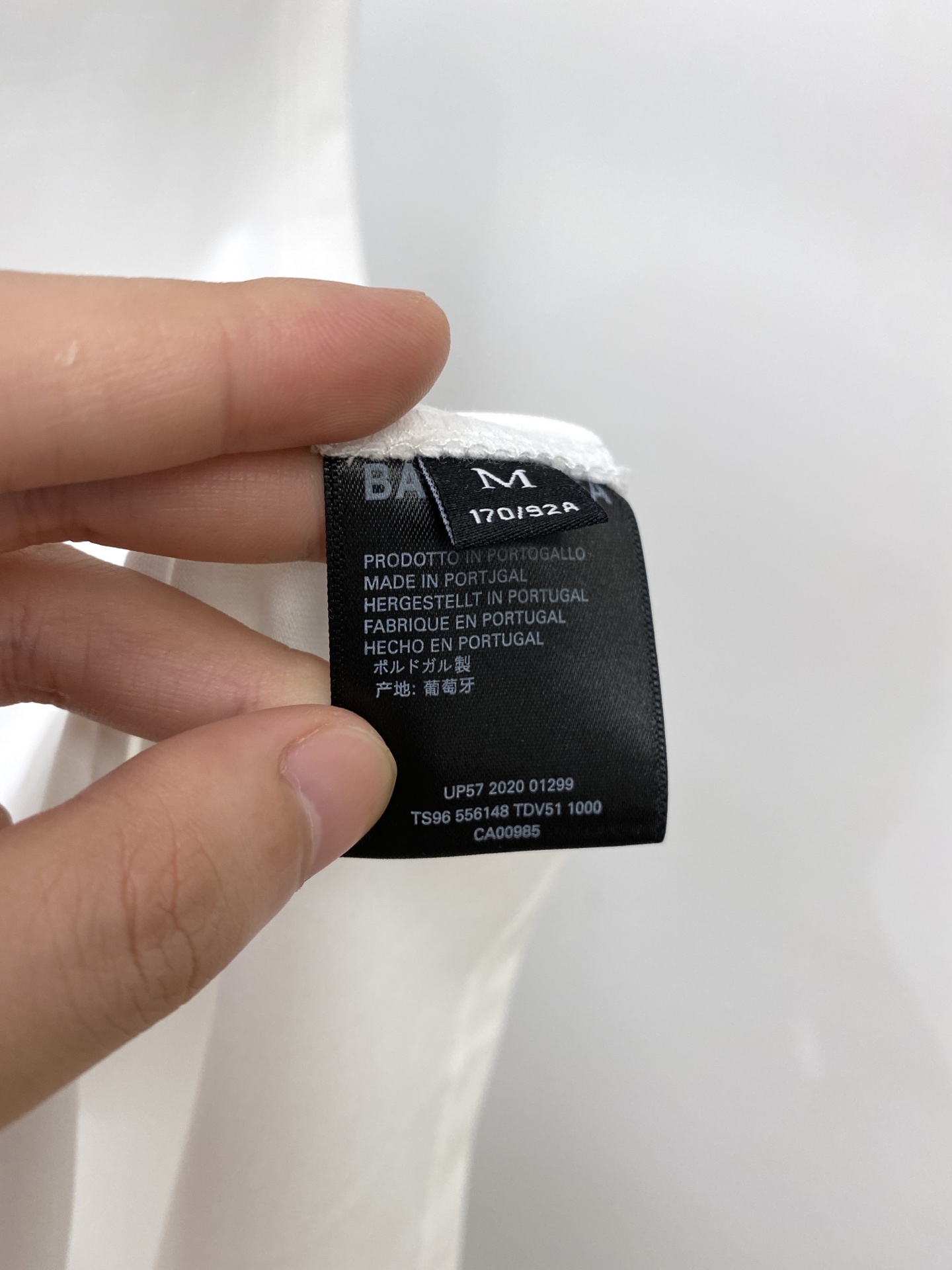 巴黎世家、2026新品短袖背心🎽，帅气时尚，胸口刺绣装饰字母logo，简约百搭款。面料棉 不仅挺括，保持
