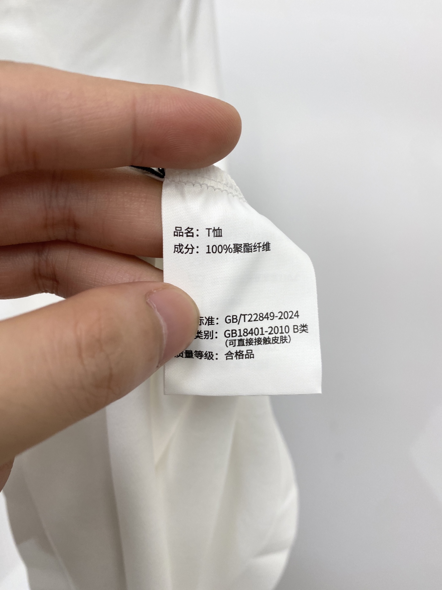 DESCENTE迪桑特、2026新品短袖T恤，帅气时尚，肩部顶级印胶图案logo，简约百搭款。面料棉 不