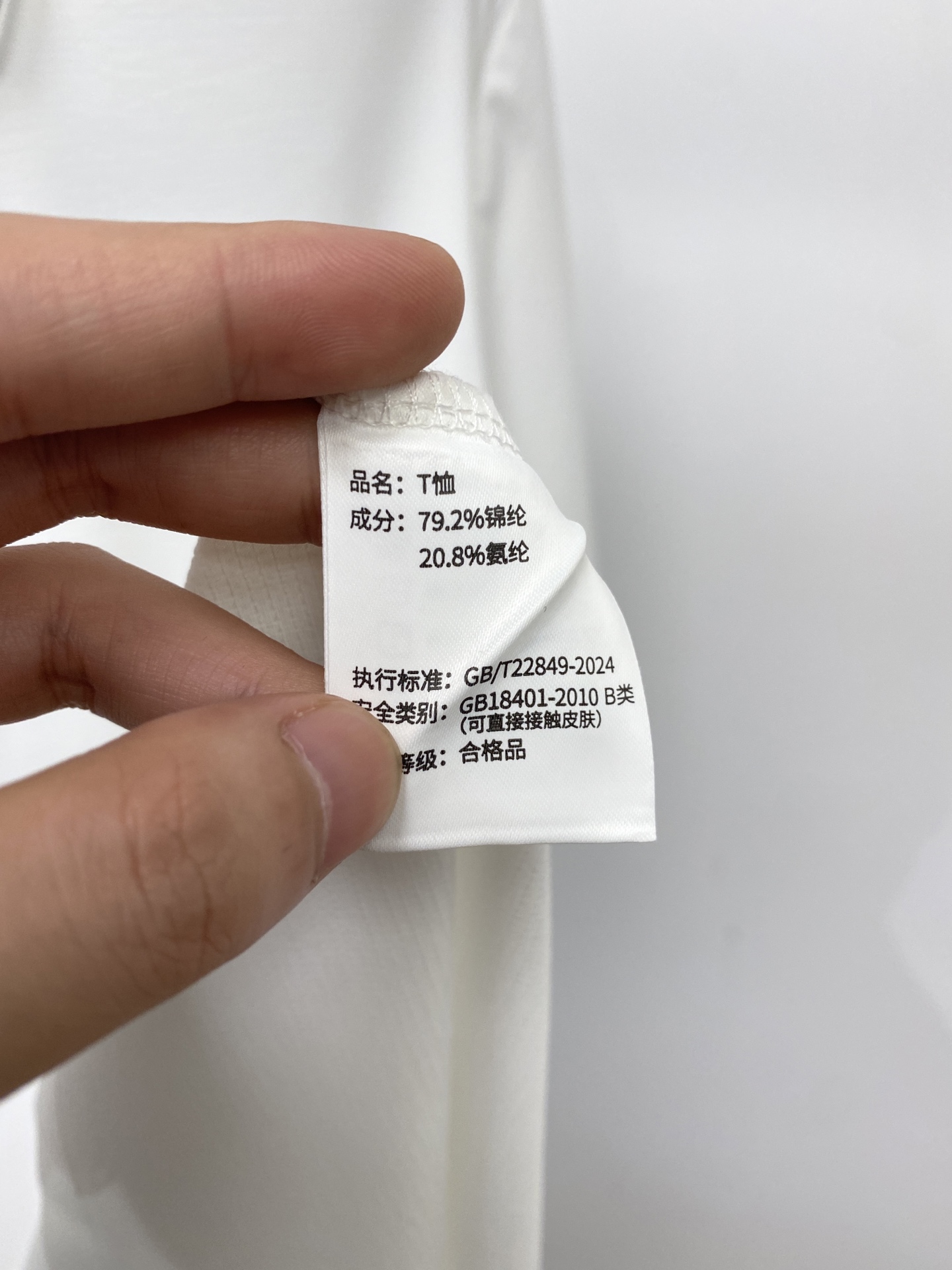 DESCENTE迪桑特、2026新品短袖T恤，帅气时尚，肩部顶级印胶图案logo，简约百搭款。面料棉 不